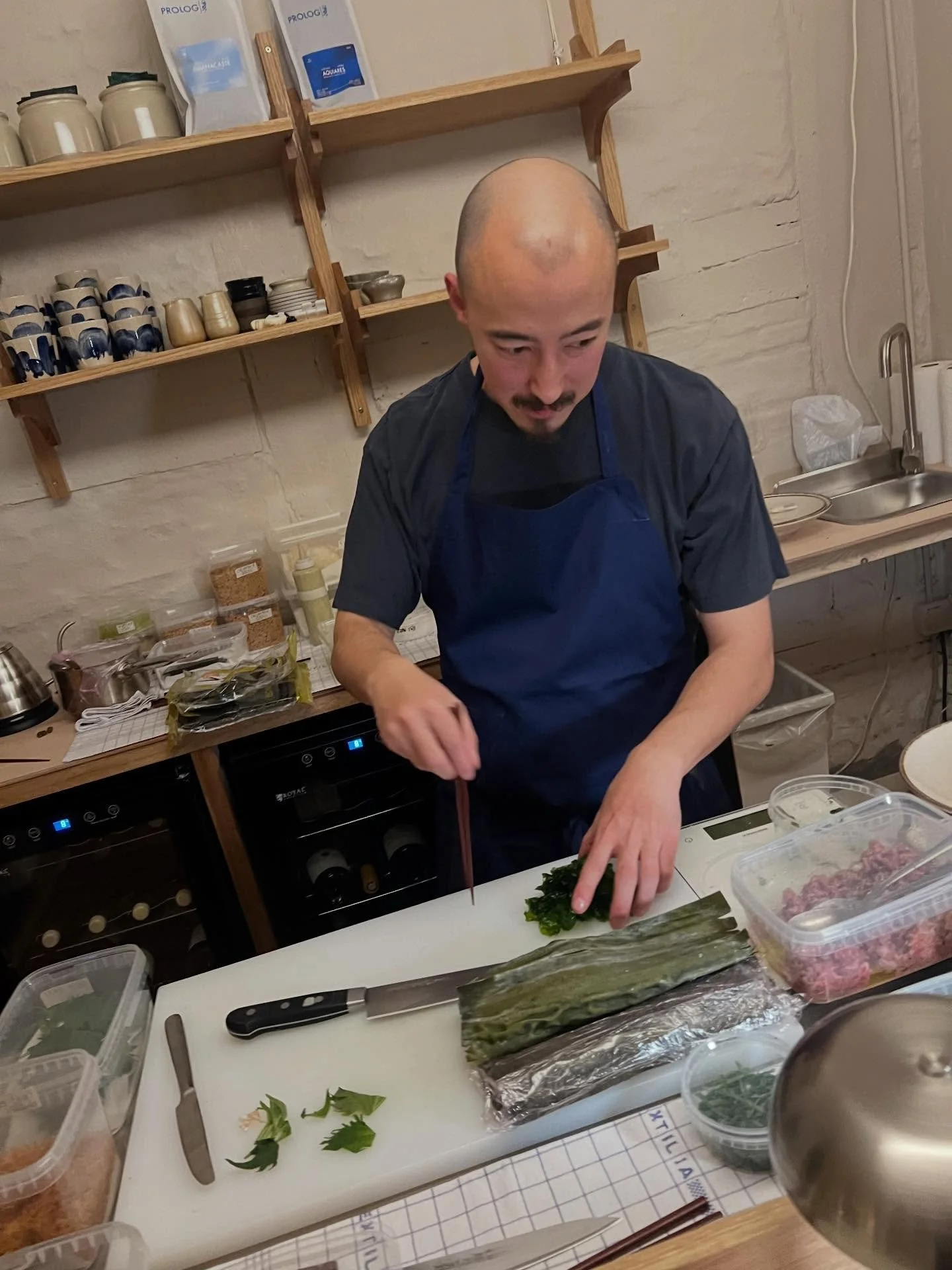 Tak for at pr&oslash;vesmage tre retter, p&aring; Restaurant UNI, der &aring;bner i K&oslash;behavn fredag 28.november. 
&nbsp;
K&oslash;kkenchef Takashi Saito laver japansk inspireret mad af lokale r&aring;varer i s&aelig;son, og han bruger altid go