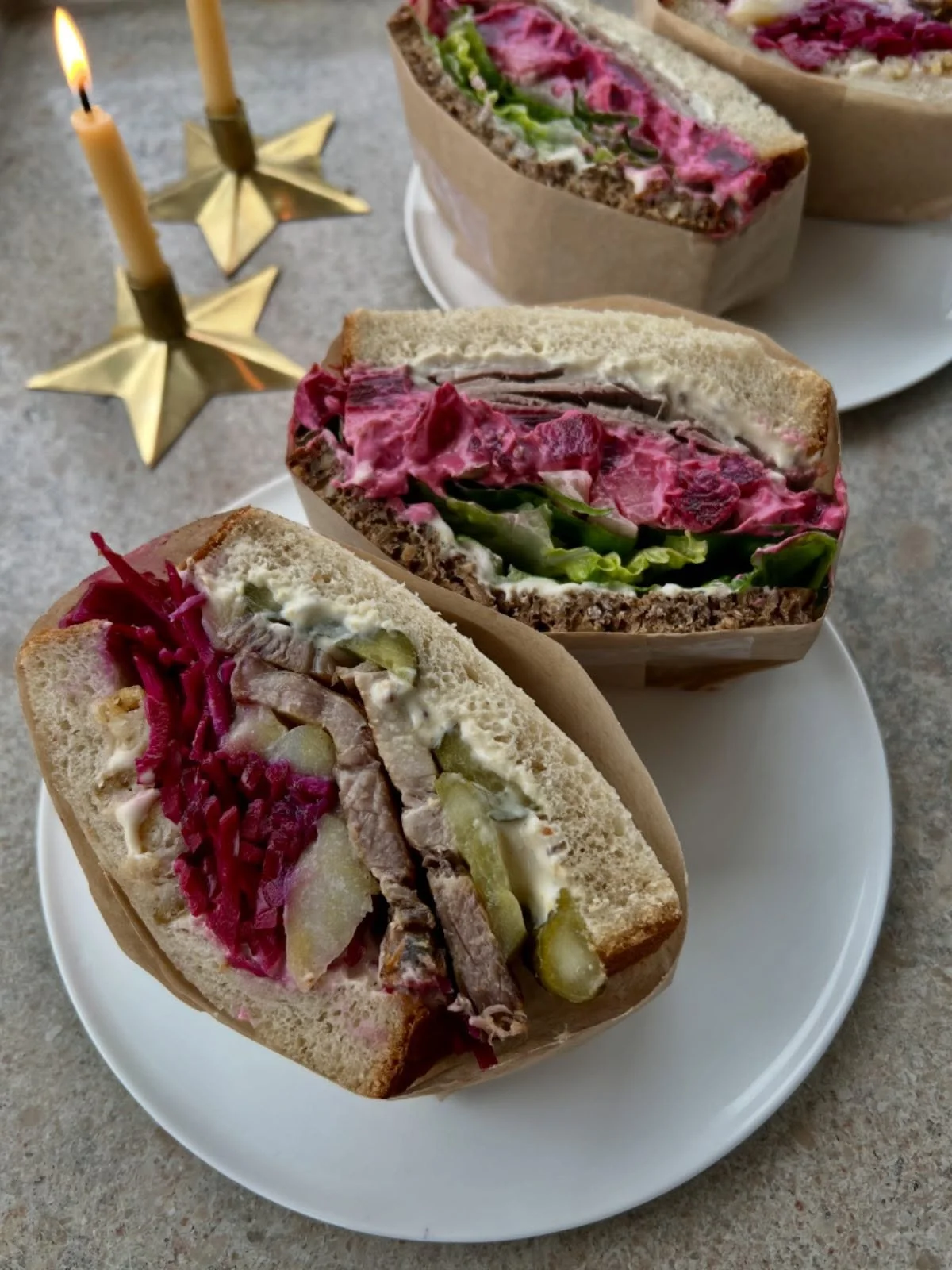 Christmas + Sandwich + Sunday + Lunch shared at home with my husband along with warm tea 🫖
&nbsp;
🥪 Abrikos sandwich of the month: &ldquo;HR. SCH&Oslash;NNEMANN&rsquo;S AMAGERMAD&rdquo; - homemade mustard-mayo, corned duck breast, beet &amp; apple 