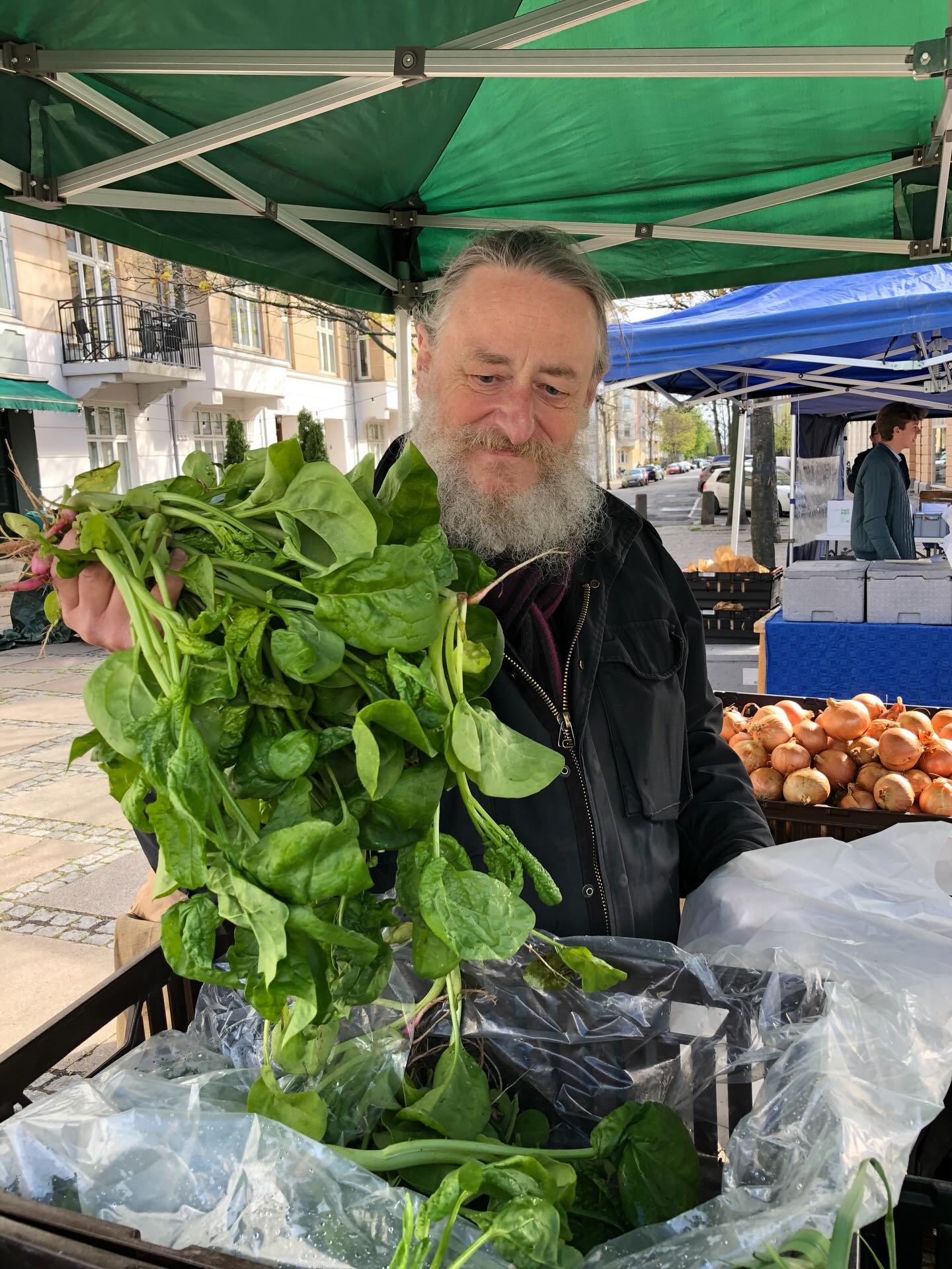 K&aelig;re Mogens og Bisgaards butik. 
Gr&oslash;nthandel p&aring; Bondens Marked, &Oslash;sterbro i 15 &aring;r er nu lukket og mange gode &aring;r er historie.
&nbsp;
Tak er det mindste jeg kan sige. I mange, mange &aring;r har jeg med mine projekt