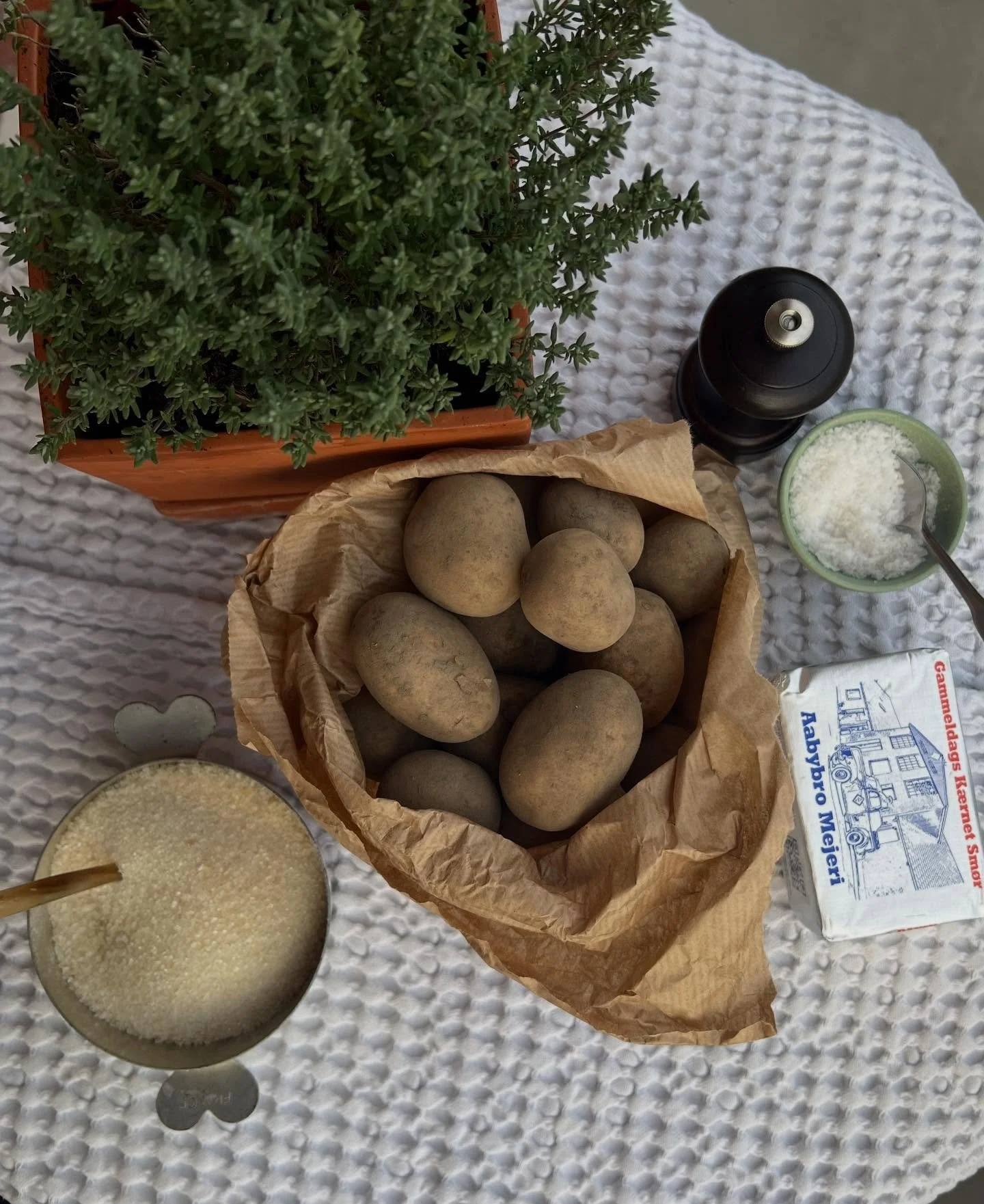 Same procedure as last year&hellip;

Lykken for en madh&aring;ndv&aelig;rker er at f&aring; dejlige madvarer at g&aring; i k&oslash;kkenet med. I &aring;rtier har jeg v&aelig;ret s&aring; privilegeret at f&aring; lov til at st&aring; for julemiddagen