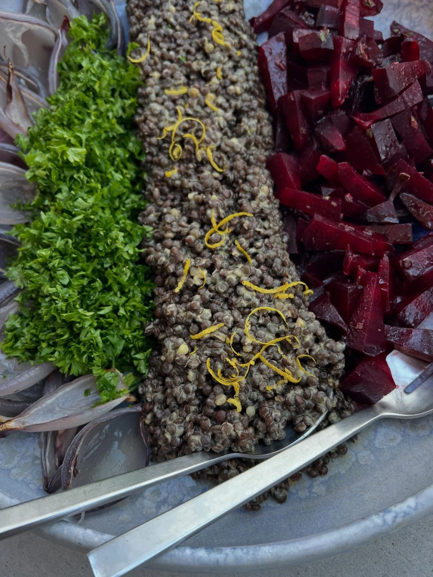 Sammenskudsgilde kan v&aelig;re b&aring;de godt og d&aring;rligt &ndash; jeg har det sammensat med formatet, men det virker p&aring; mange m&aring;der og det er en lettere m&aring;de for mange at ses p&aring;. MEN der er altid for meget mad og jeg h&