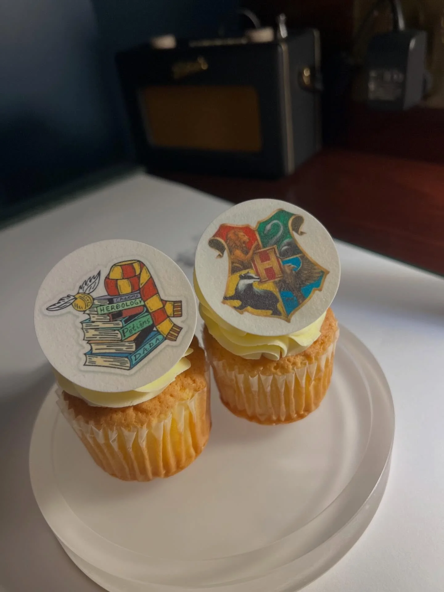 Billeder fra en lang magisk weekend i London med det s&oslash;deste Potterhead 🪄✨&ndash; mit barnebarn 9 &aring;r p&aring; tur med farmor.
&nbsp;
🧁 &nbsp;Cupcakes med Potter motiver
&nbsp;
🫖 English Breakfast Tea - I am MIF (milk in first) vs. TIF