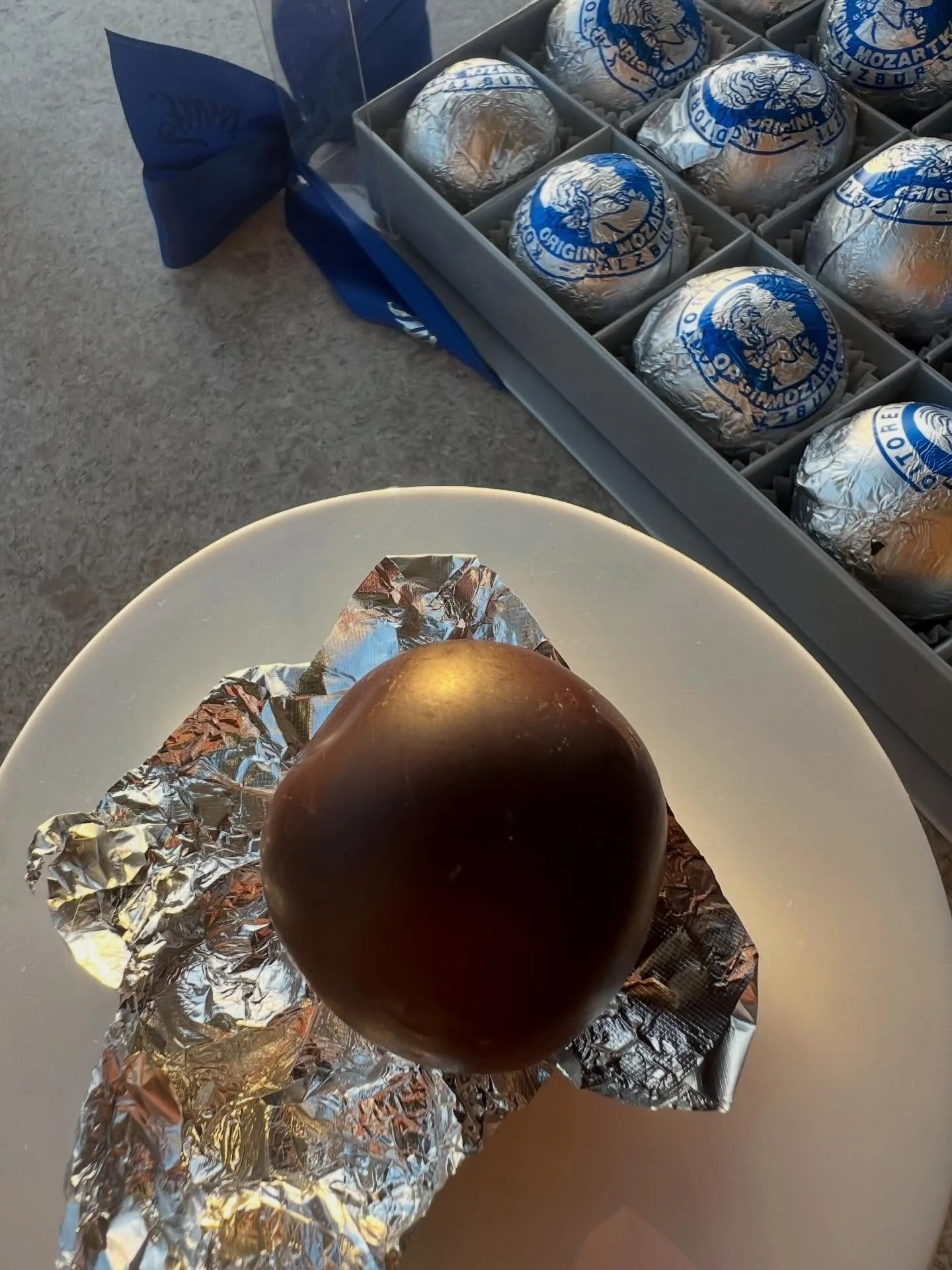 &ldquo;Originale Salzburger Mozartkugel&rdquo;

Mozart fylder 270 &aring;r &ndash; f&oslash;dt 27. januar 1756 i Salzburg. 

Jeg blev nysgerrig p&aring; at smage den originale Mozartkugle fra f&oslash;debyen.
&nbsp;
Konditoren Paul F&uuml;rst opfandt
