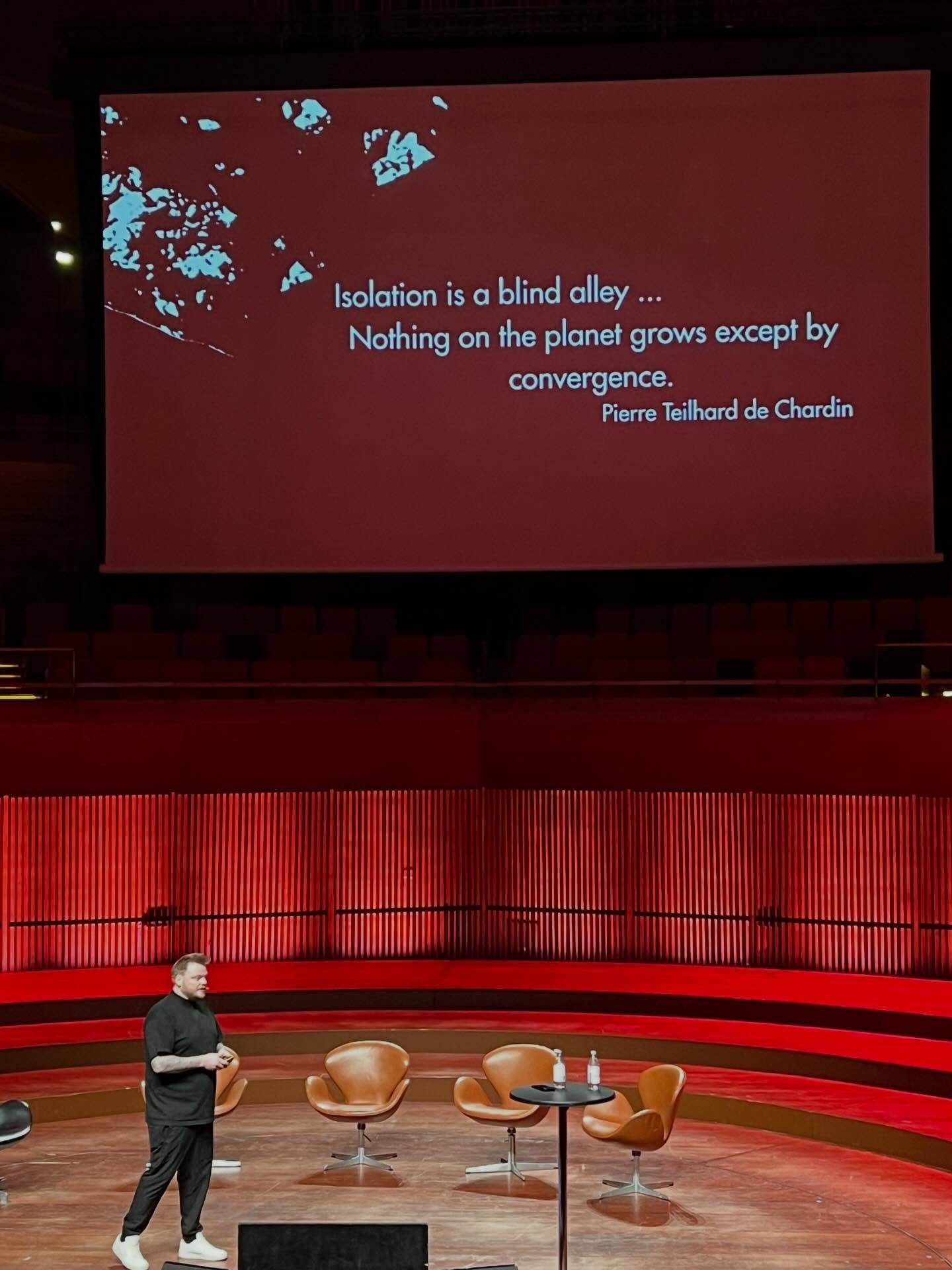 Is gastronomy an art form? Or perhaps more precisely, what type of gastronomy or dining experience can be called art?
&nbsp;
This was discussed today at the first Convergence Symposium in Copenhagen, organized by Restaurant Alchemist. The event featu