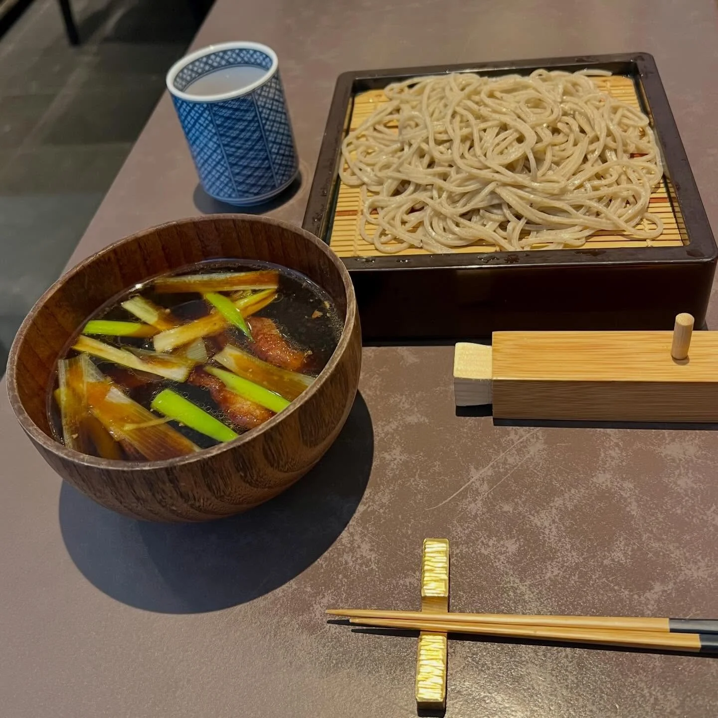 Good cold dipping soba noodles and a special warm duck soup with grilled duck.

The soup enjoyed from a cup with the boiling water from the noodles. 

I started with some soyabeans &ldquo;Hilton Musume&rdquo; from Nagano.

🙏🏻 for a good lunch at Ka