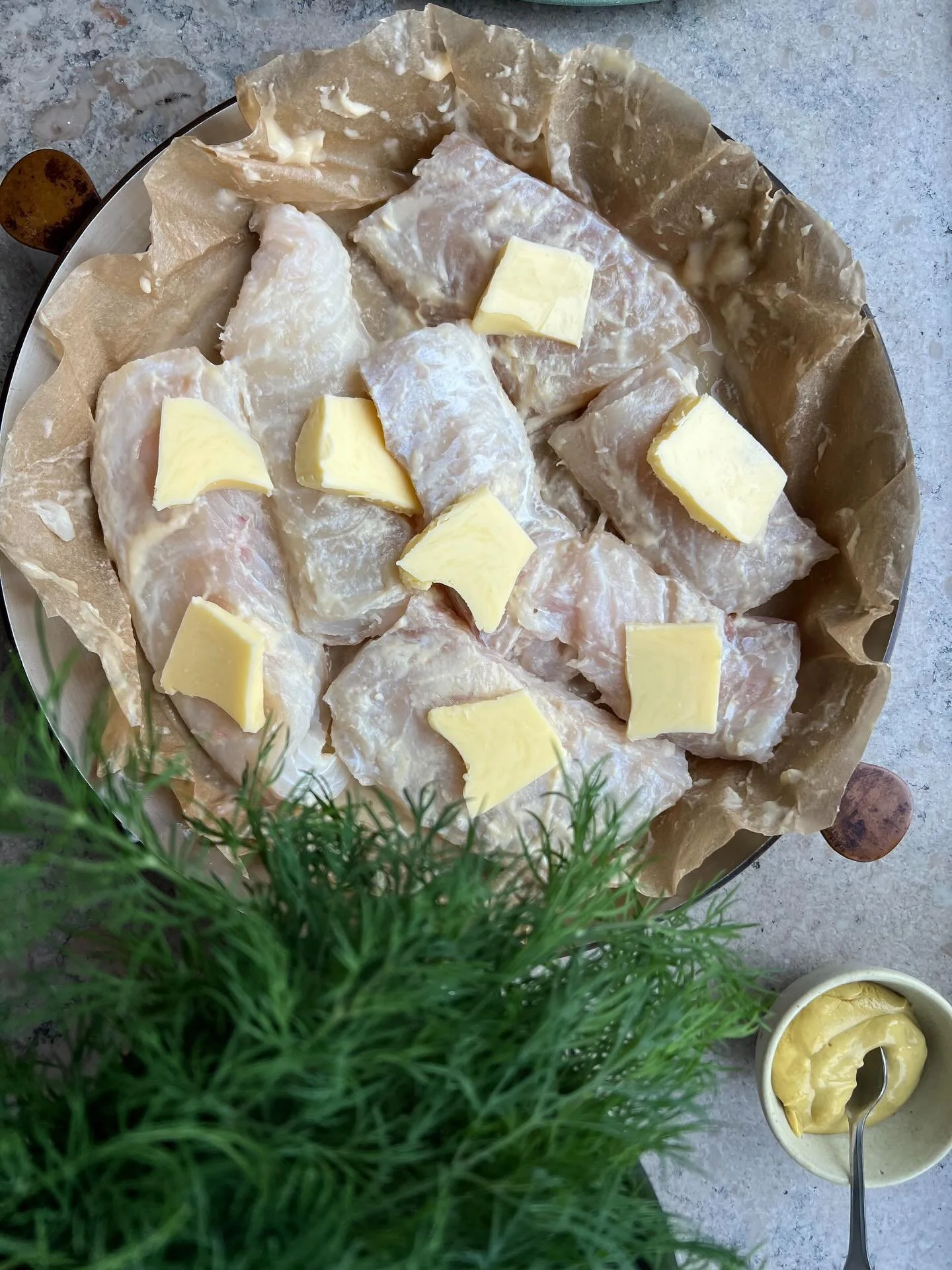 A weekend dinner with home cooking, family and friends:
&nbsp;
Lange (a type of cod) baked with Kyoto light miso &amp; butter
&nbsp;
mustard &middot; dill 
&nbsp;
🌿
Hesteb&oslash;nner with spinach
&nbsp;
local legume &middot; seasonal green
&nbsp;
?