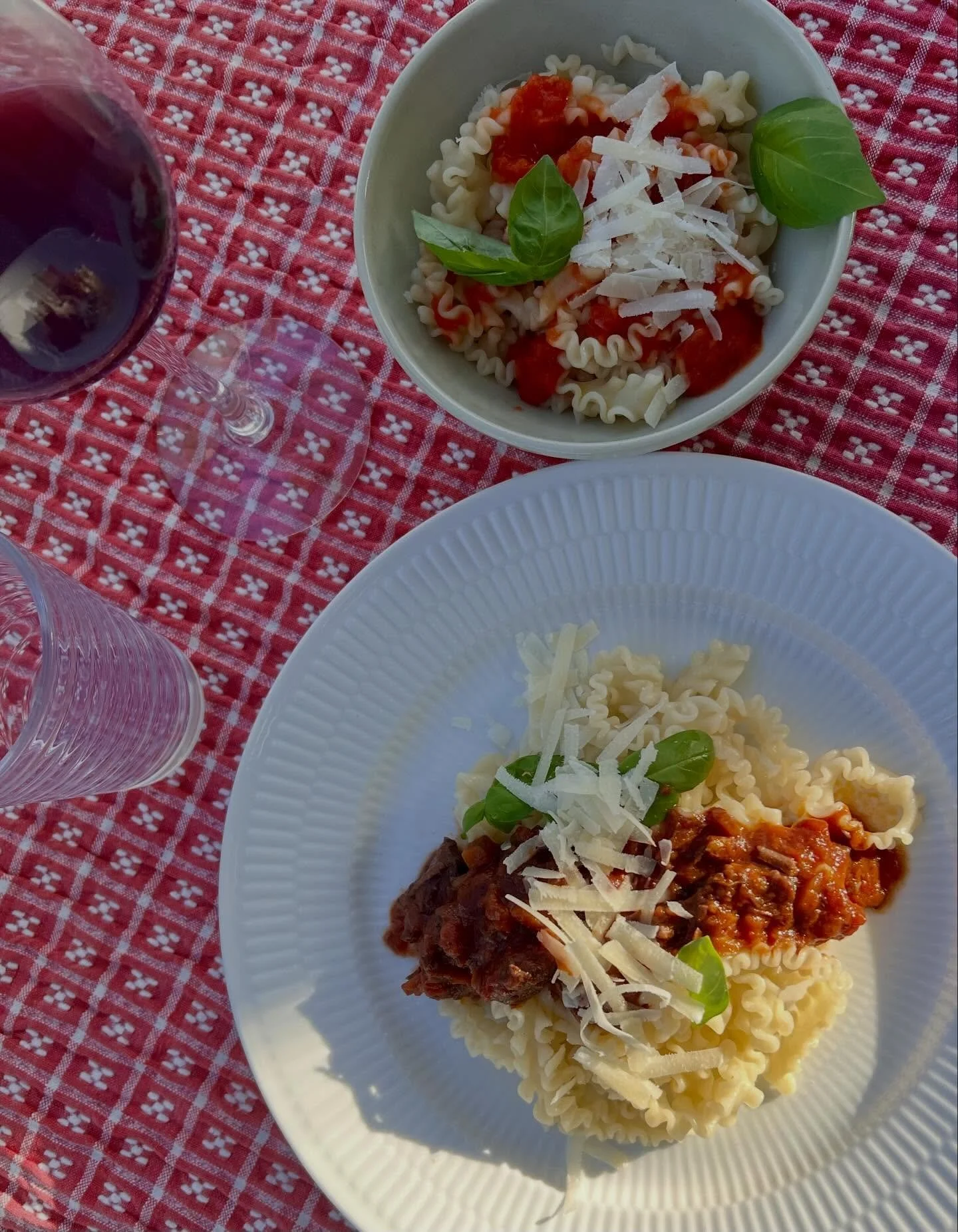 We&rsquo;ve had the warmest night and day ever measured in Denmark.
&nbsp;
Time for lazy cooking with freshly made pasta: Mafaldine is flat ribbon pasta with ruffled edges on both sides, made without eggs (perfect for me with an egg allergy).
&nbsp;
