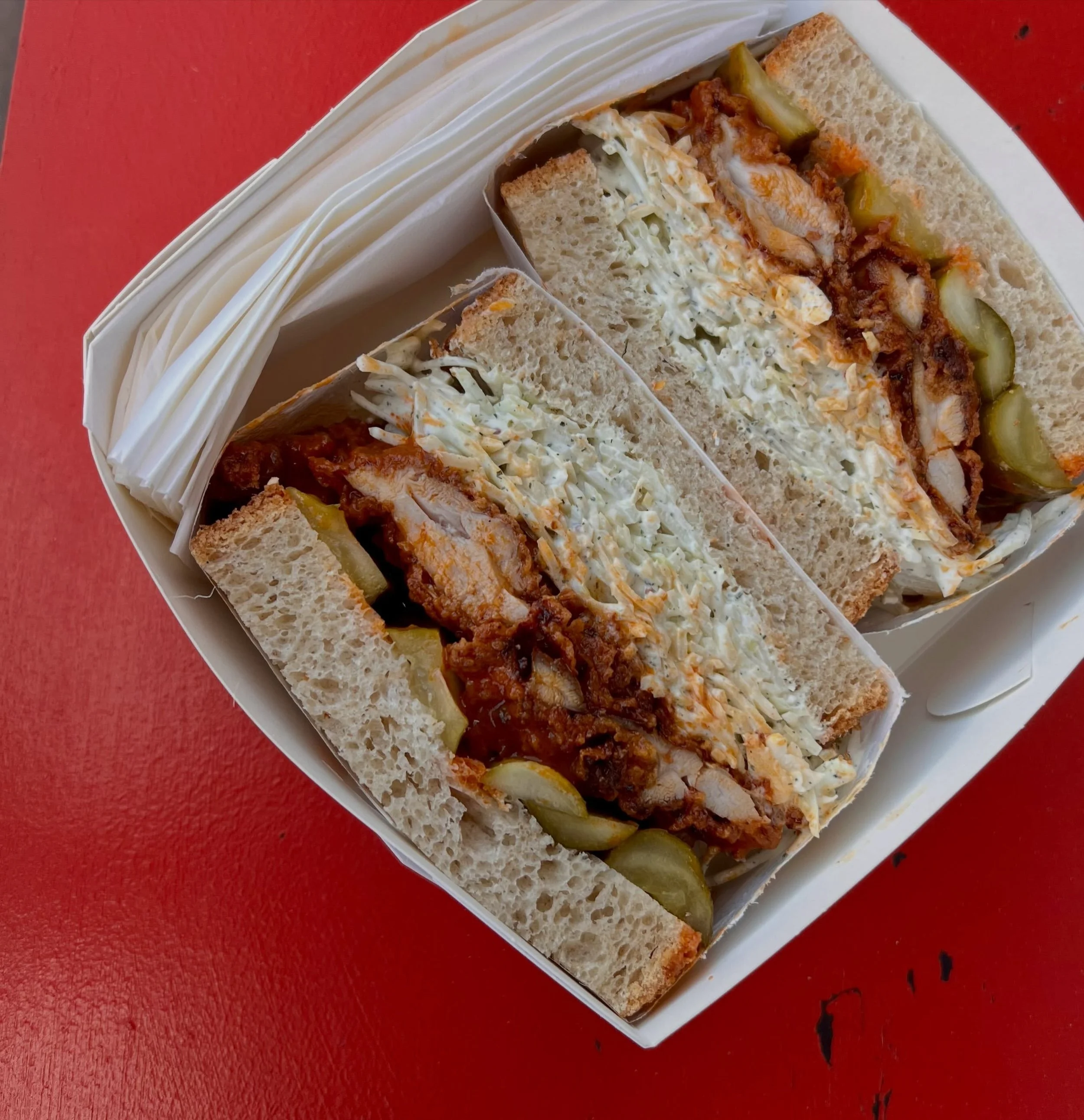 Sando 🥪 Spicy Buffalo Fried Chicken - coleslaw &amp; pickled cucumber. Yum 😋 @abrikos.cph 👌🏼

#copenhagenfoodie 
#copenhagenlunch
#sando
#sandwich