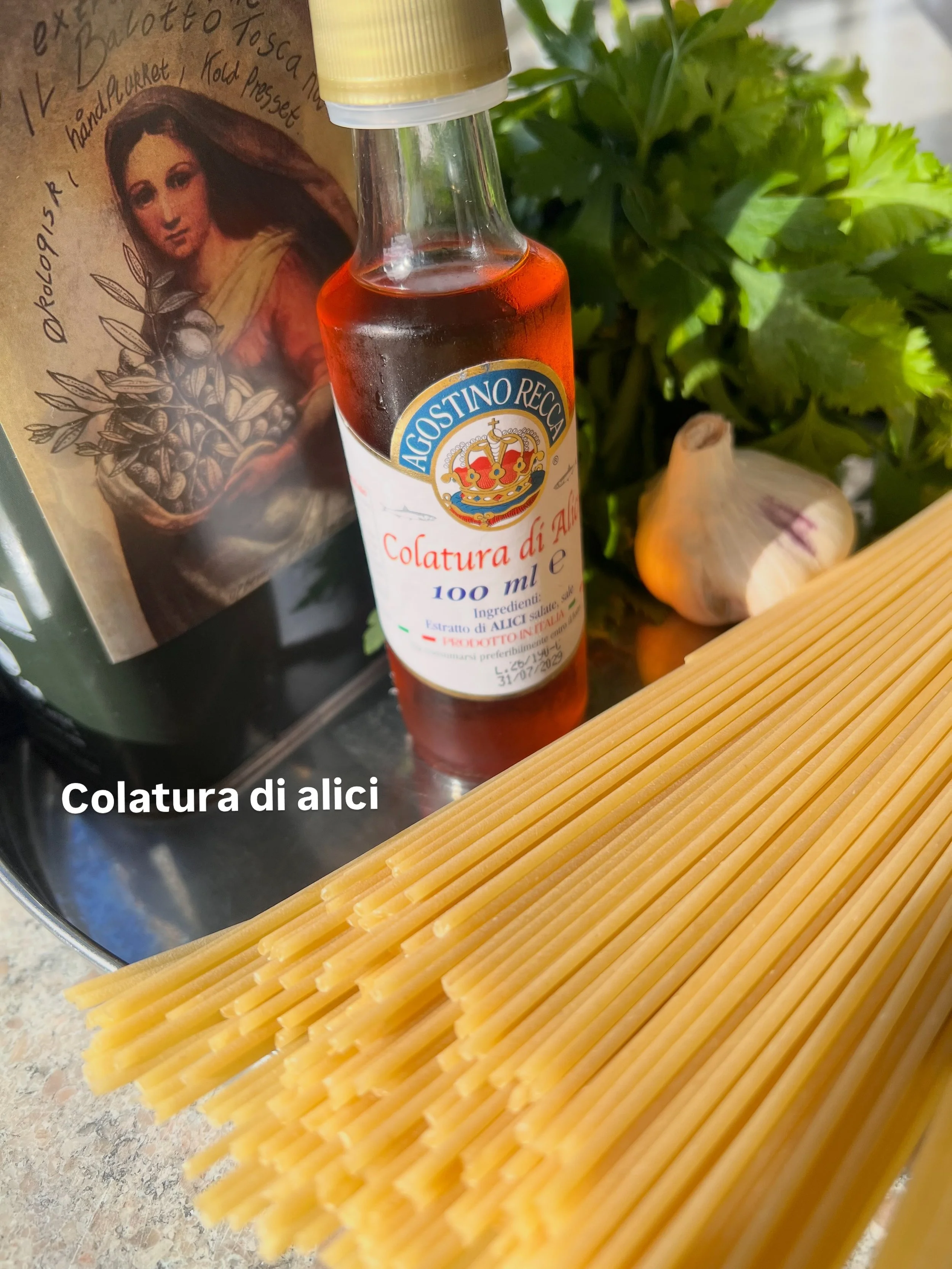 @Christianshavnsgrocer har Colatura di alici, en italiensk ansjossaft, der er et biprodukt af saltning af ansjoser.
&nbsp;
Weekendfrokosten blev pasta con la colatura di alici, en slags italiensk pendant til sl&aelig;besild, hvor smagen g&oslash;r ar