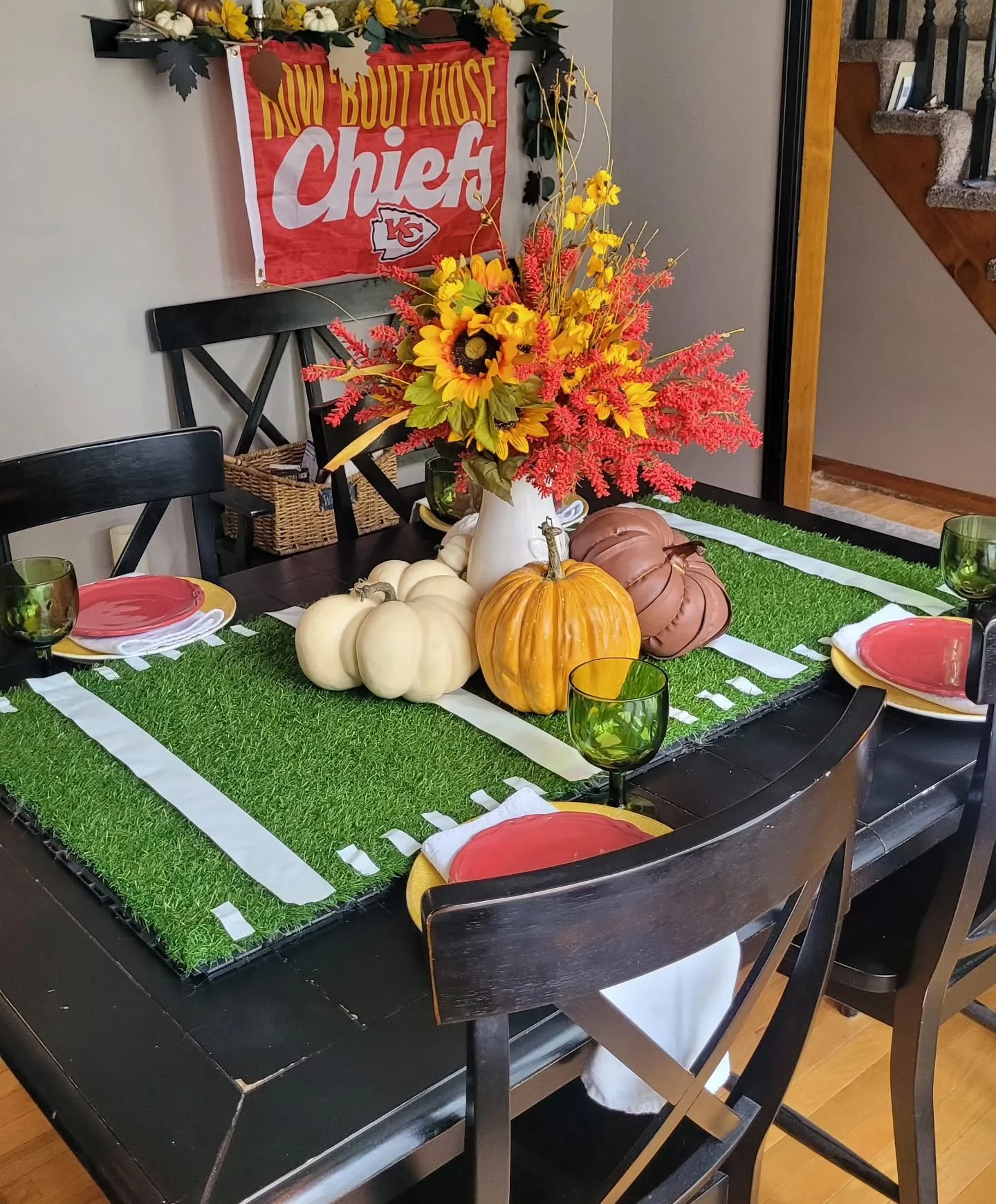 I procrasti-crafted last night while cleaning up the dining room. I couldn't help myself. It's the official start of the @chiefs season this week!! 

Make sure to grab this years flag on Friday 9/5 at local KC McDonald's restaurants to benefit @rmhck