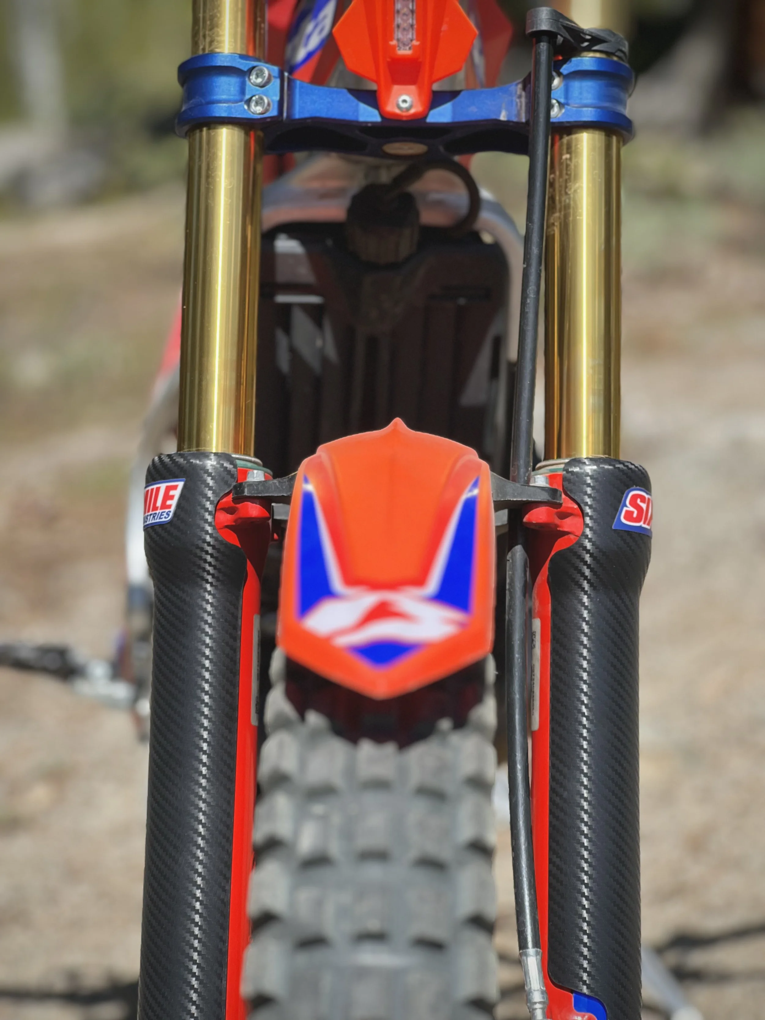 Front view of short fork guards seal protection