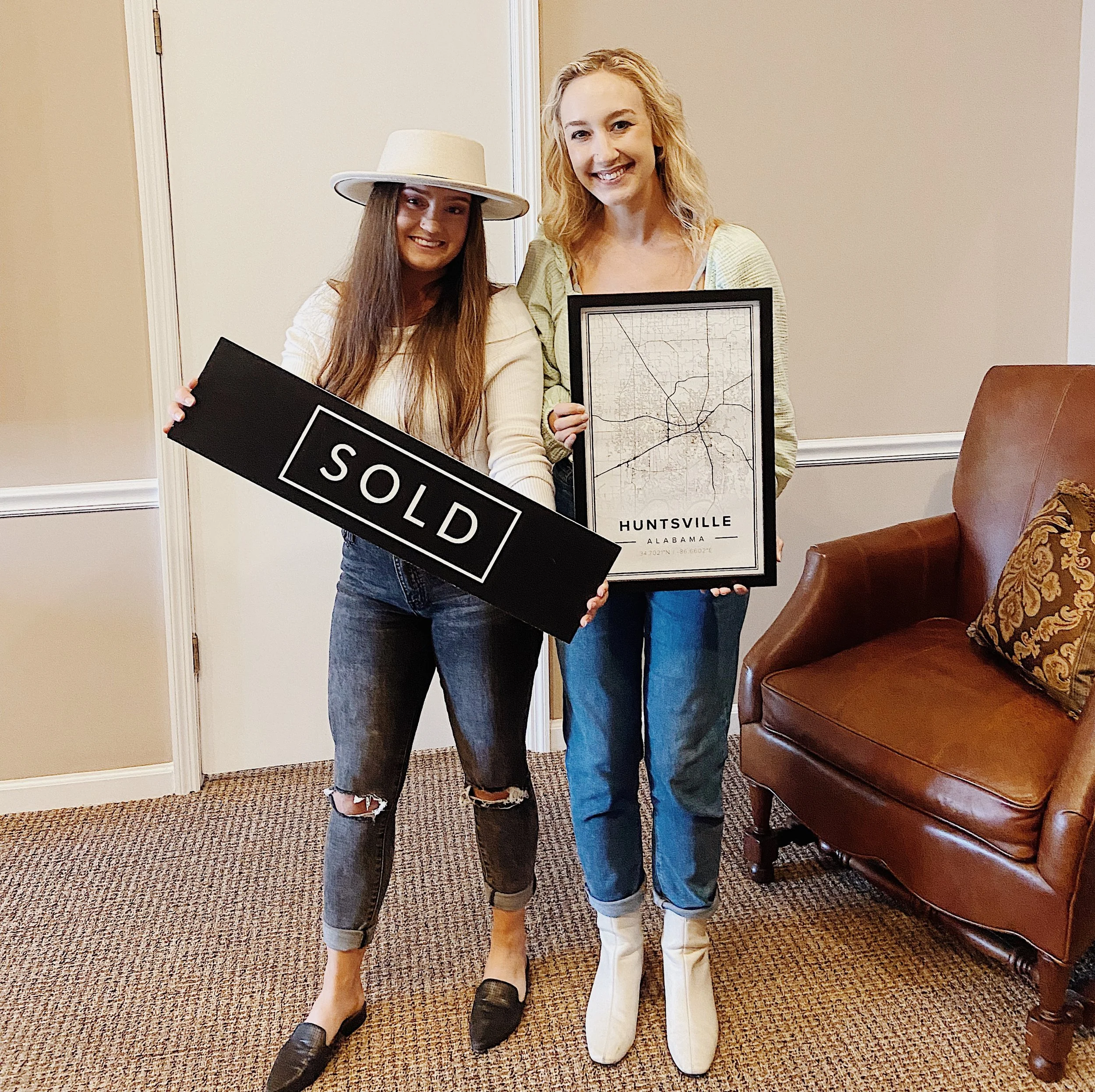Laurie’s customers, Fernando and Kate embracing by the lake on their wedding day.
