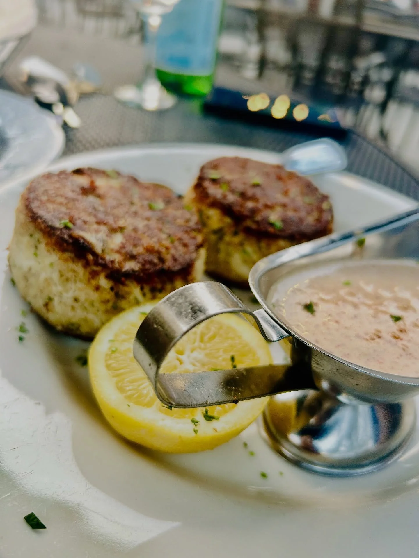 Amazing dinner @bostonfishmarket 
The food was amazing and so was the service.
⭐️What we ordered⭐️
1.  Prosecco La Marca-Italy
2. Crab Cakes
3. Garlic spread
4. Fried Wild Gulf Jumbo Shrimp
5.  New axel and Organic Salmon
#bostonfishmarket #seafo