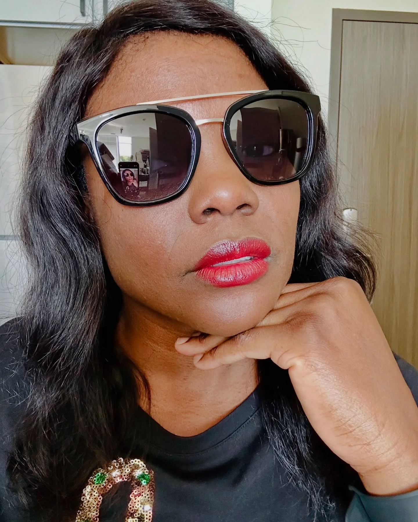 Start your day off with @peepers mixed with a little Vampire Love from @revlon 💄 
Shades from @peepers 
Lipstick from @revlon @revlon_uk @revlonfrance 
#monday #fashion #revlon #revlonmakeup #lipstick #vampirelove ##fsl #pose #revlonprofessional #