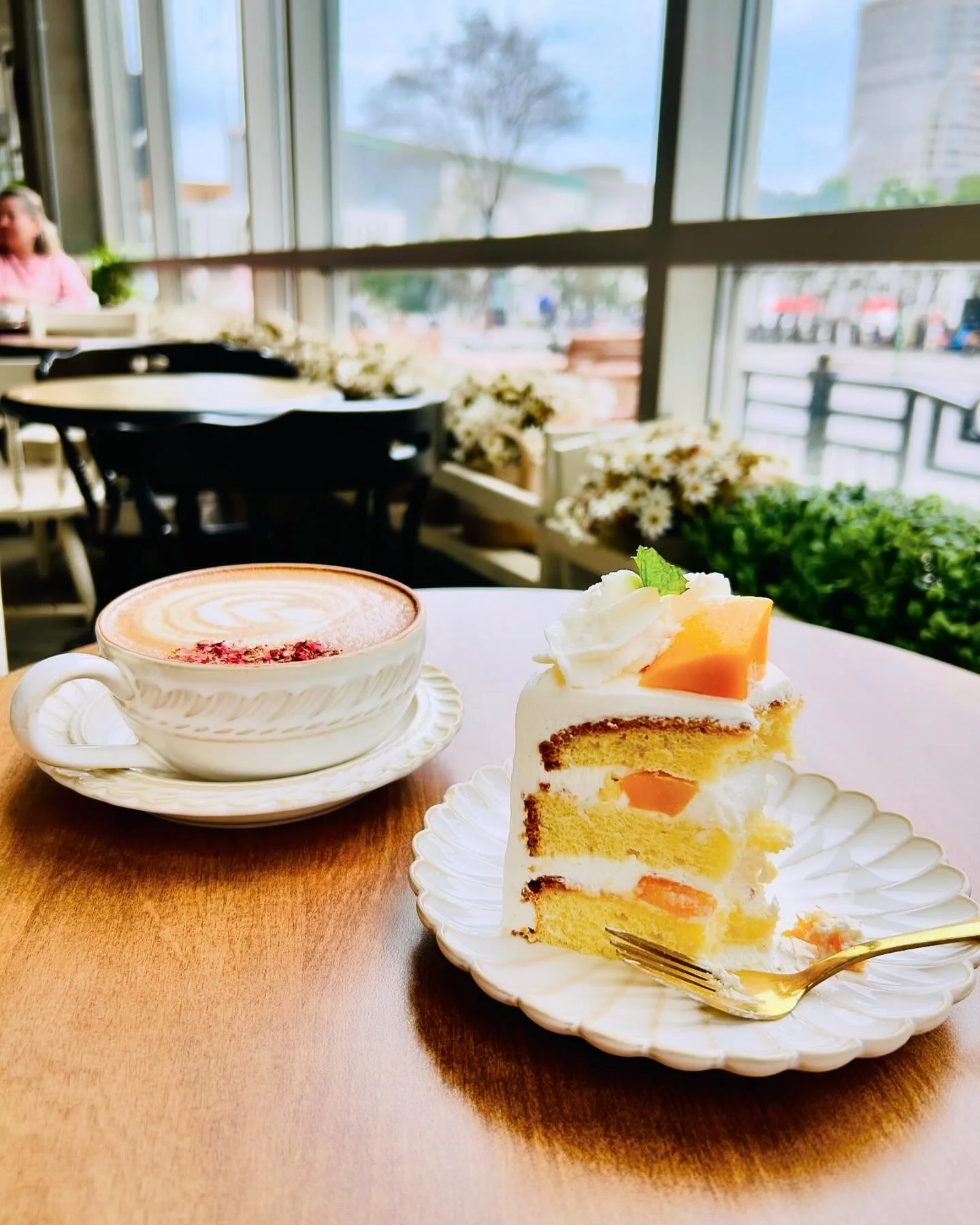 Discover The Best Asian Dessert Cafes In Downtown Montreal, Chinatown And More!