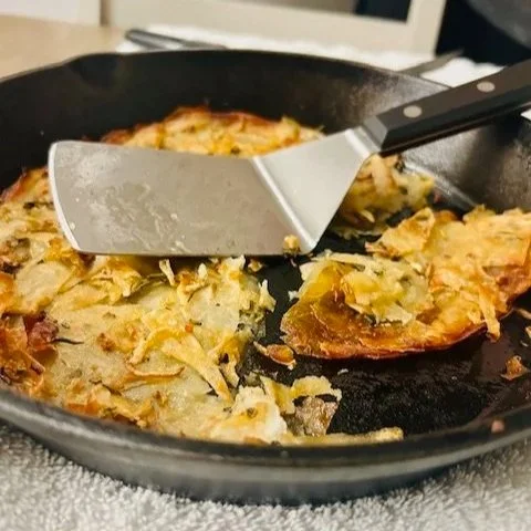 Best One-Pan Crispy Potatoes with Garlic and Herbs Recipe