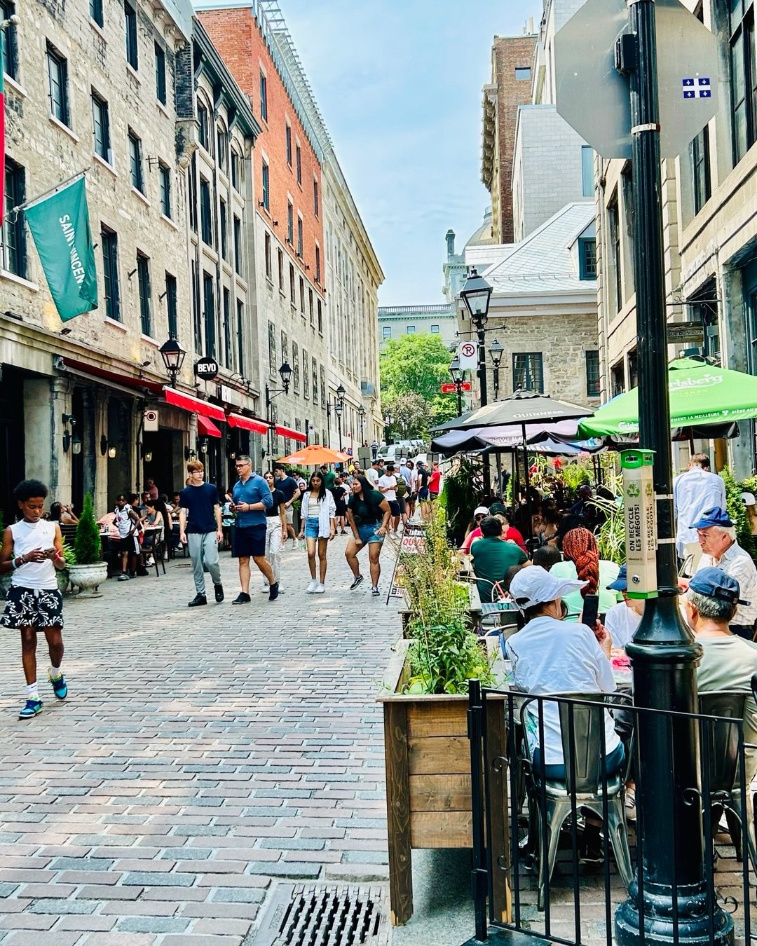 Summer is right around the corner, time to get out and explore beautiful Montreal 🌺

#montreal #citylife #oldport #montreality #montreality