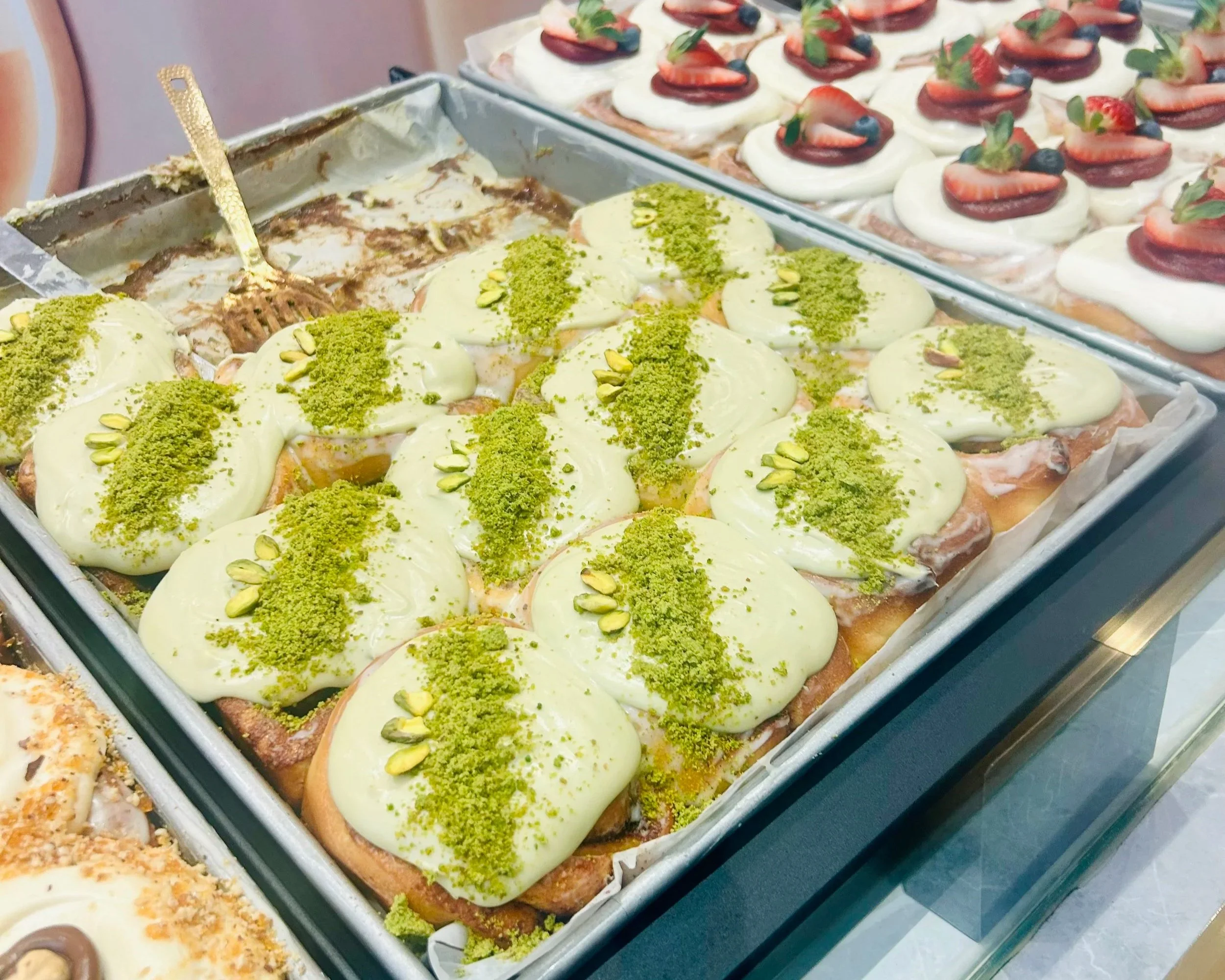 ROLLYS Dessert Shop Downtown Montreal