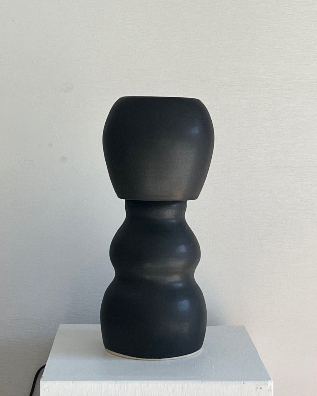 01_SG_MATTE_BLACK_FRONT_DENNIS_GOTS_CERAMICS.png