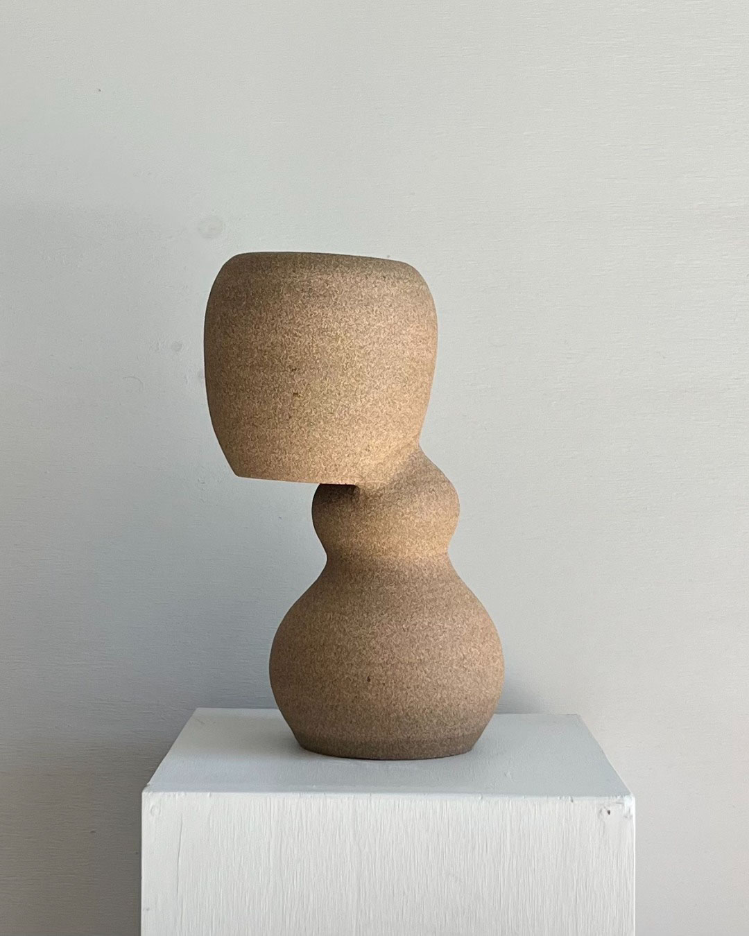 02_MINI_SG_SNDSTN_FRONT_DENNIS_GOTS_CERAMICS.png