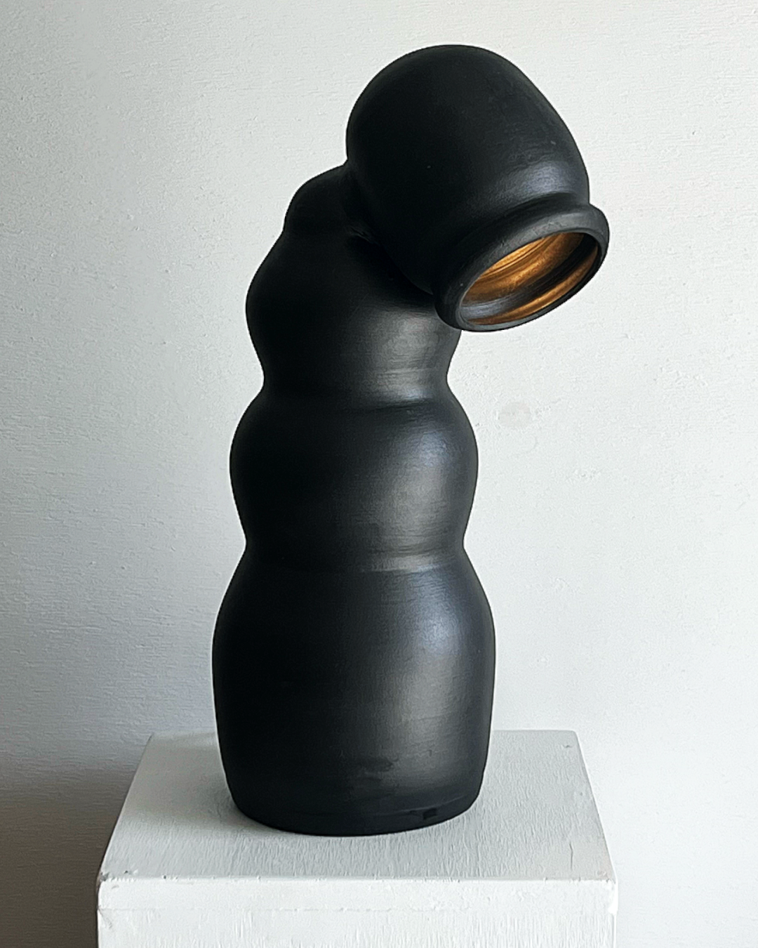 01_SG_MATTE_BLACK_SIDE_LIT_DENNIS_GOTS_CERAMICS.png