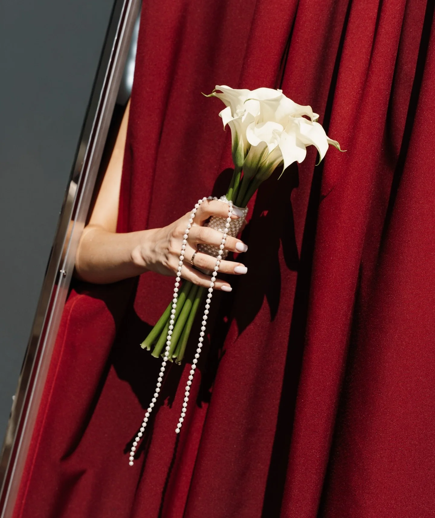 Loving all the red details this year ❤️

Destination wedding &amp; elopement photographer
Фотограф Санкт Петербург свадьбы и лав стори 
Inquires at annaaleksandrovna.com

Photography: @aleksandrovnaphoto 

#weddinginspo #weddingphotographer #voguewed