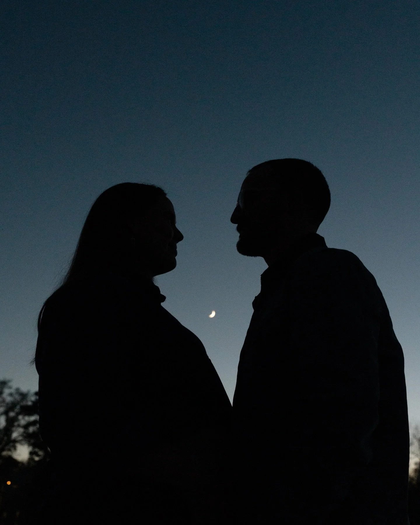 A dreamy maternity session with Luke and Anna 

Planned this session for late November, and I was morally prepared for a cooler weather outdoors session. Instead, the weekend unfolded in golden sunshine, gracing us with unexpected warmth and a summer