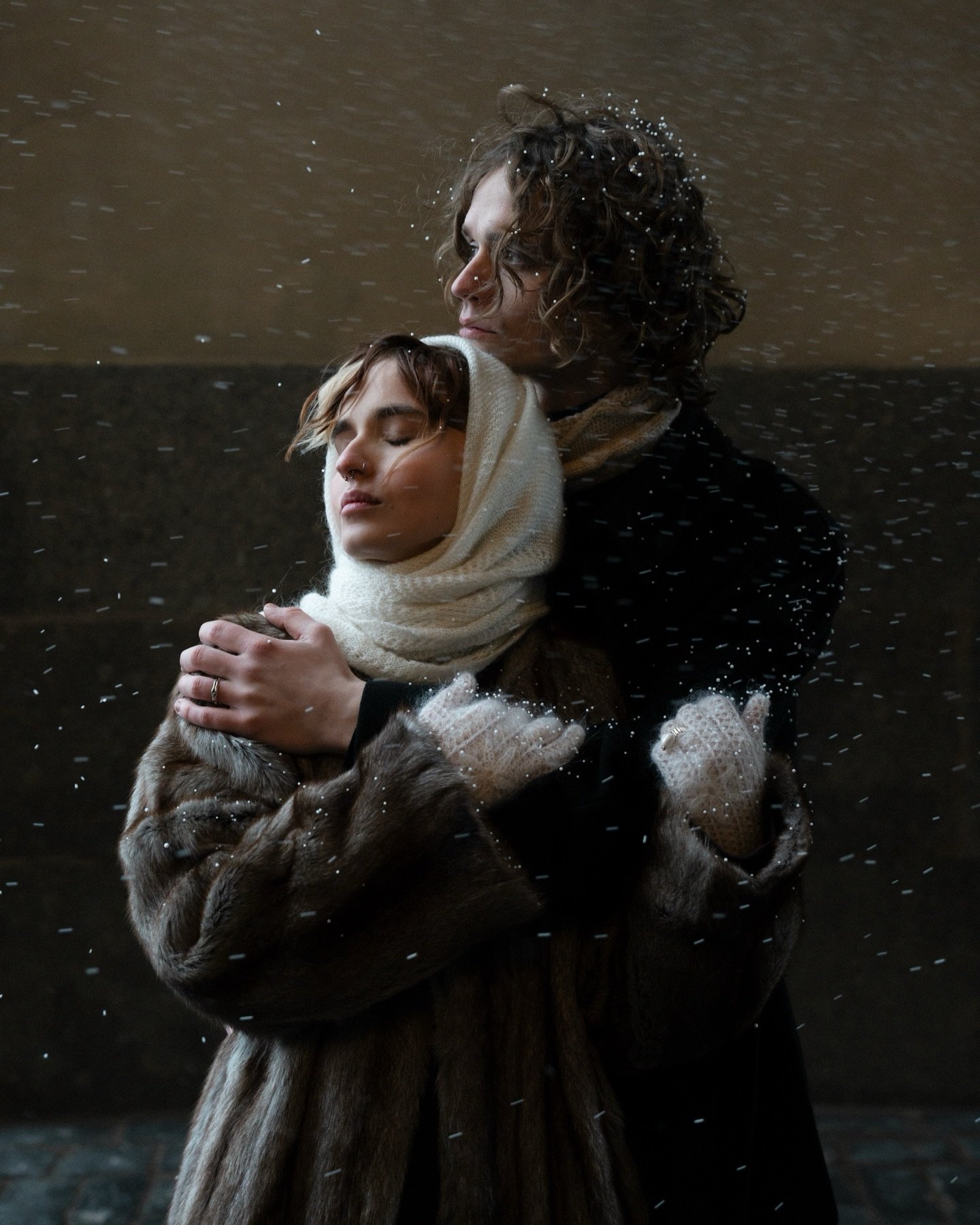 One of my favorite sessions from this past winter! 

.
.
Destination wedding &amp; portrait photographer
Artful imagery for the modern romantics
Inquires at annaaleksandrovna.com

Photography: @aleksandrovnaphoto 

#weddinginspo #modernromantic#artfu