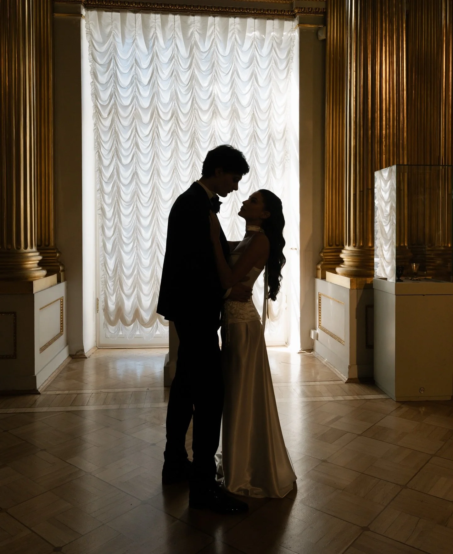 Very much loving silhouettes right now 

.
.
Destination wedding &amp; portrait photographer
Artful imagery for the modern romantics
Inquires at annaaleksandrovna.com

Photography: @aleksandrovnaphoto 

#weddinginspo #modernromantic