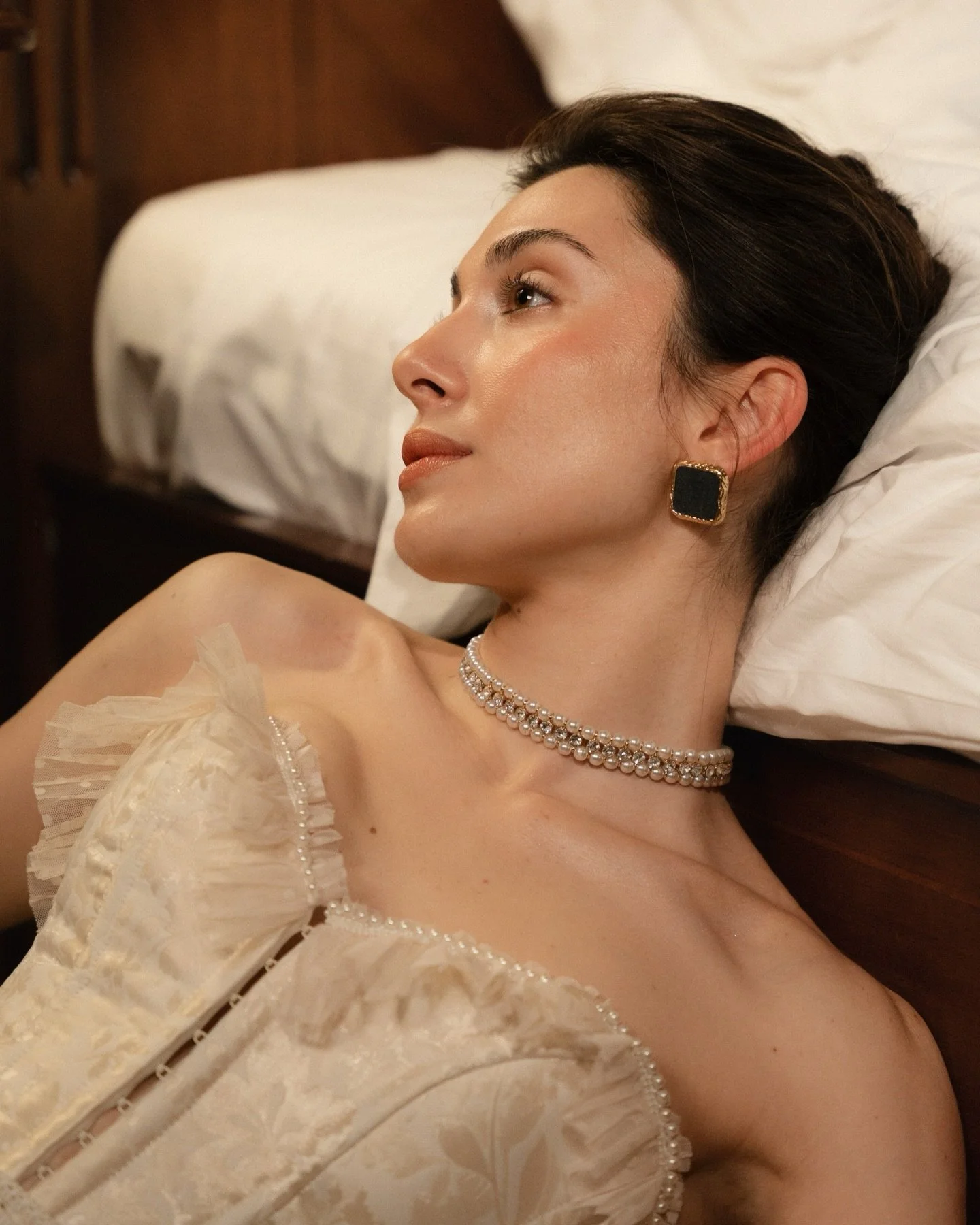 Alena | Bridals 

Is it just me or is this giving Audrey Hepburn vibes?! Because these were the only thoughts going through my head as I was editing! Also the dress by @kuraje_st.petersburg is reminding me of a swan. Kind of? Maybe? It may all be in 