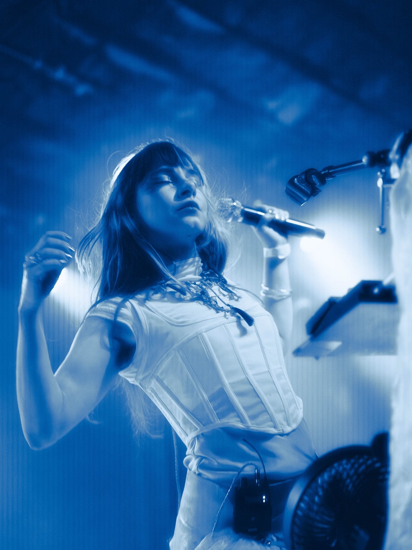 Night Tapes @bottomlounge in Chicago 🌙

Check out the full gallery and show review on our site 🔮

Link in bio ❗️

📸📸📸 @lucyy.studios 

#UptightMagazine #NightTapes #BottomLounge #ConcertPhotography #LiveMusic #MusicReview #IndieMusic #DreamPop #