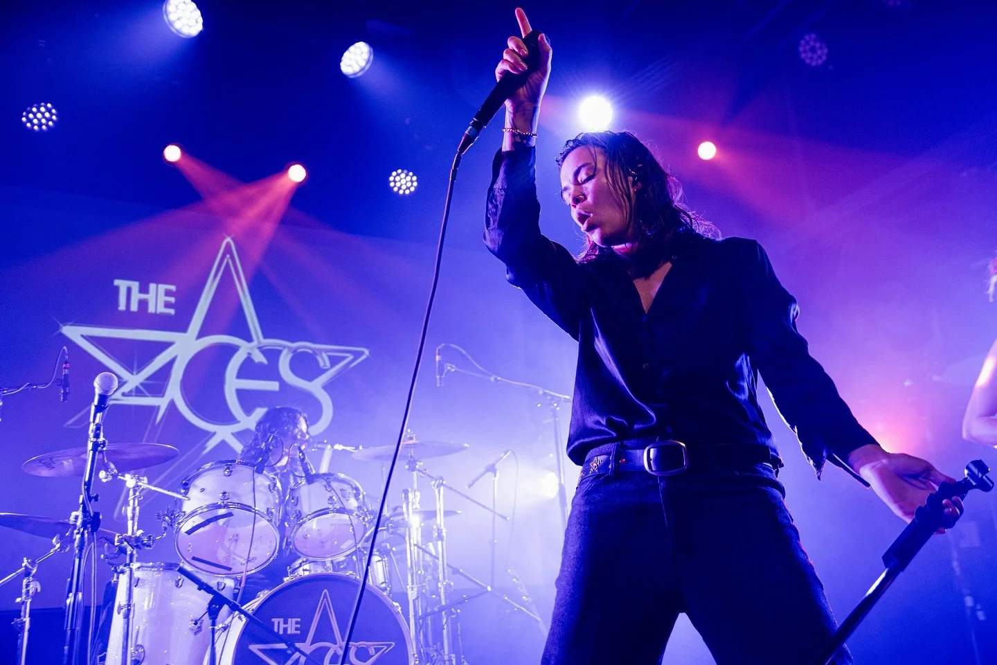 Welcome to Gold Star Baby! ⭐️ Here are some scenes from @theaces show @terminalwest with indie pop darling @lydianight 

Check out the full gallery on our site! 

Link in bio ❗️

📸📸📸 @amandasnapsback 

#TheAces #TheAcesBand #LydiaNight #LydiaNight