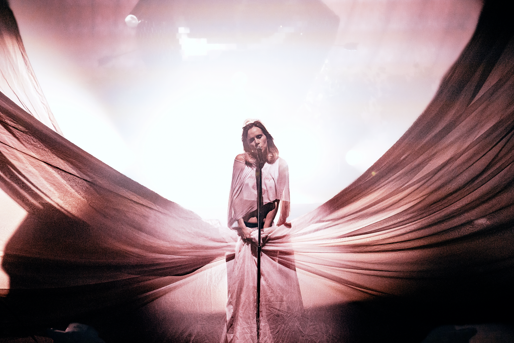 SukiWaterhouse_OKC_AJKeesler_-23.png