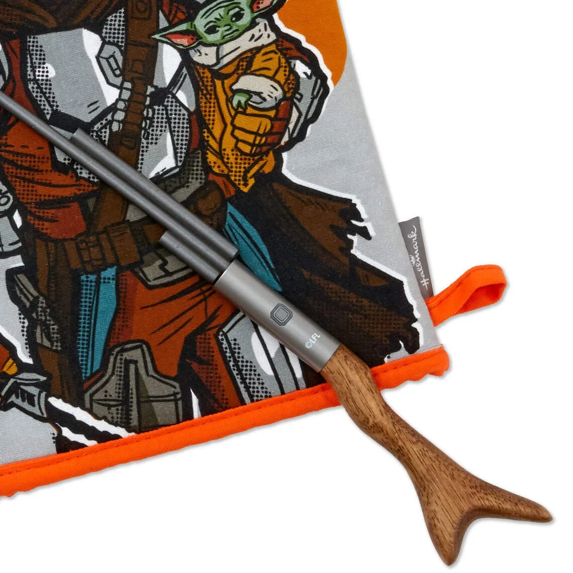 Star-Wars-The-Mandalorian-Meat-Fork-and-Oven-Mitt_1SHP2178_04.jpg