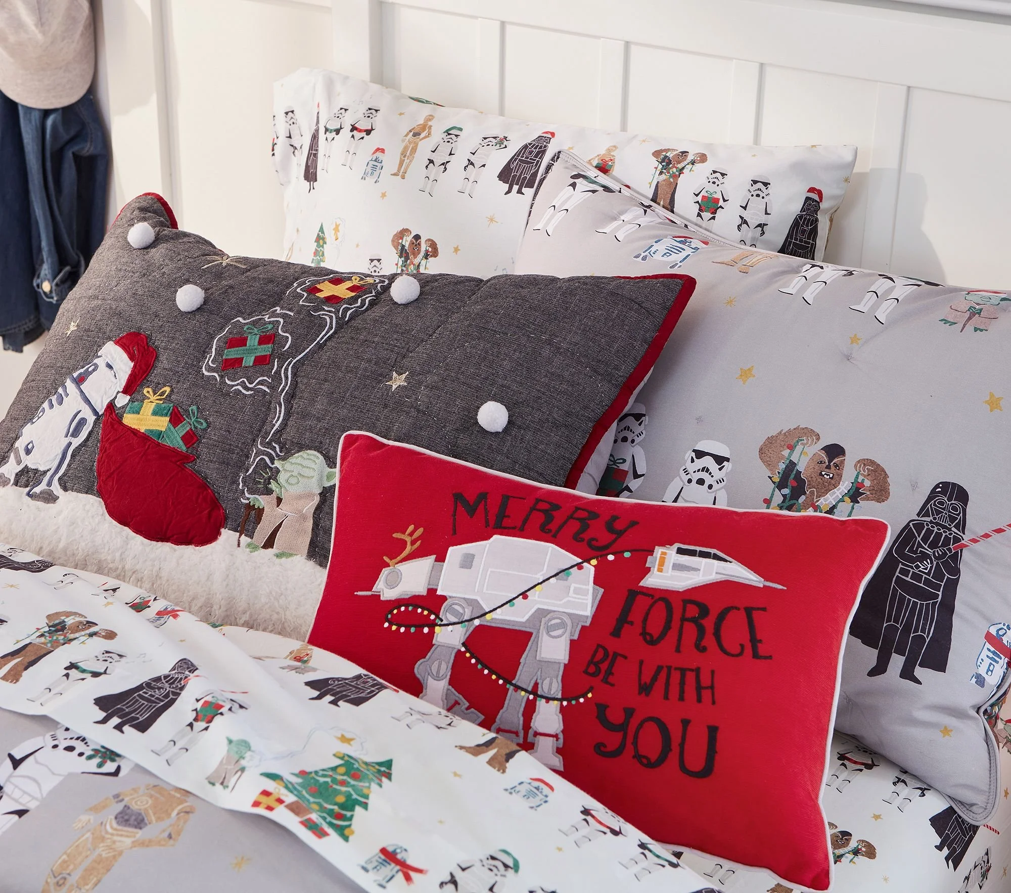 star-wars-christmas-pillow-2-xl.jpg
