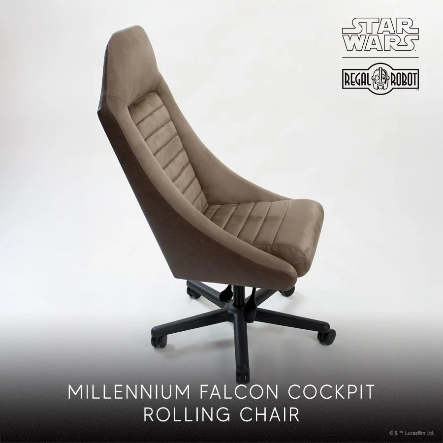 Millennium-Falcon-Cockpit_02.jpg