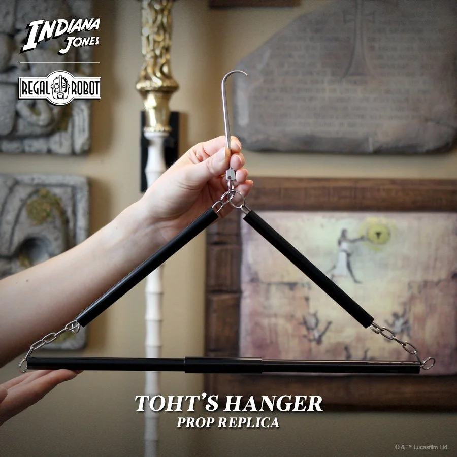 indiana_jones_toht_hanger_prop_replica_01.jpg