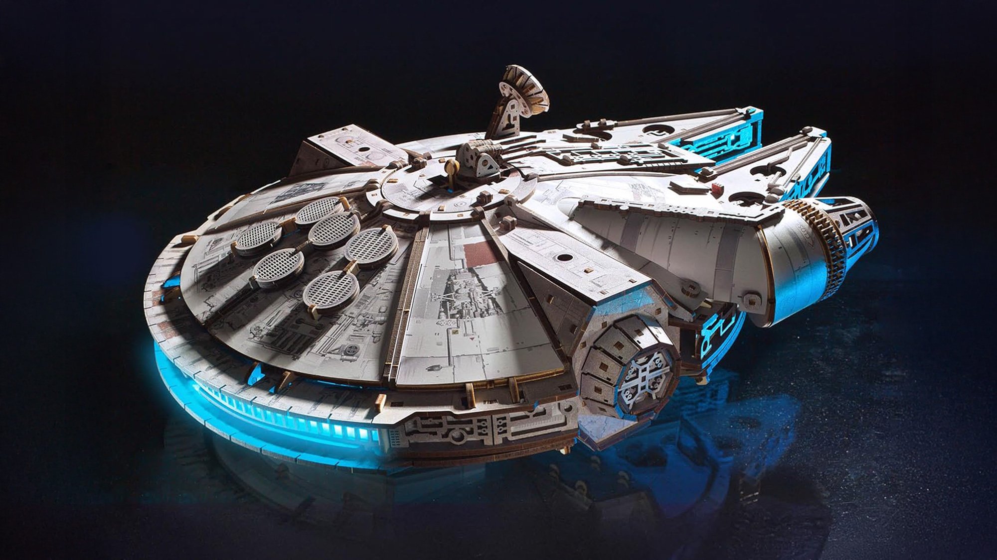   MILLENNIUM PLAQUETTEセット Build Your Own Bucket of Bolts: Millennium Falcon 3D Wooden Puzzle