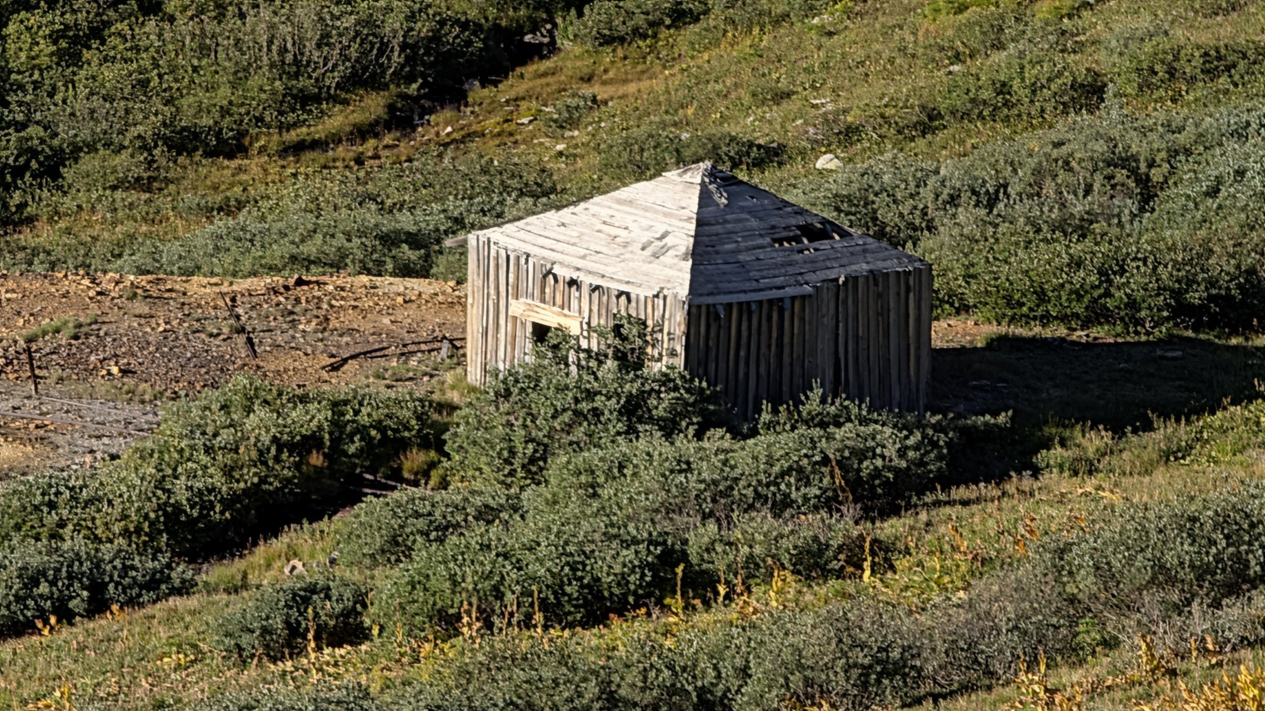 A mining shack located near an unnamed 'gold occurrence.'