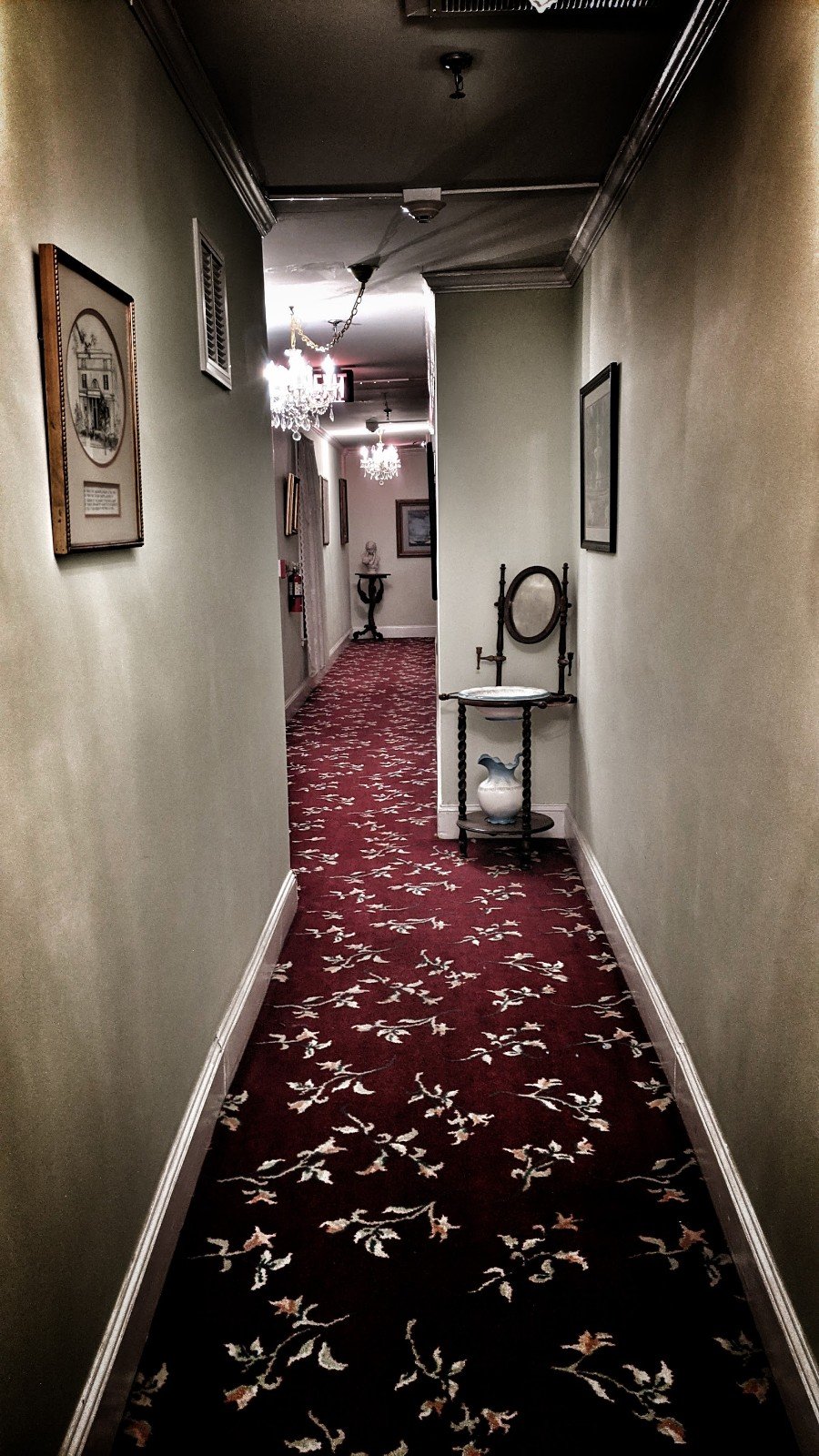 Second floor hallway at the 17Hundred90 Inn