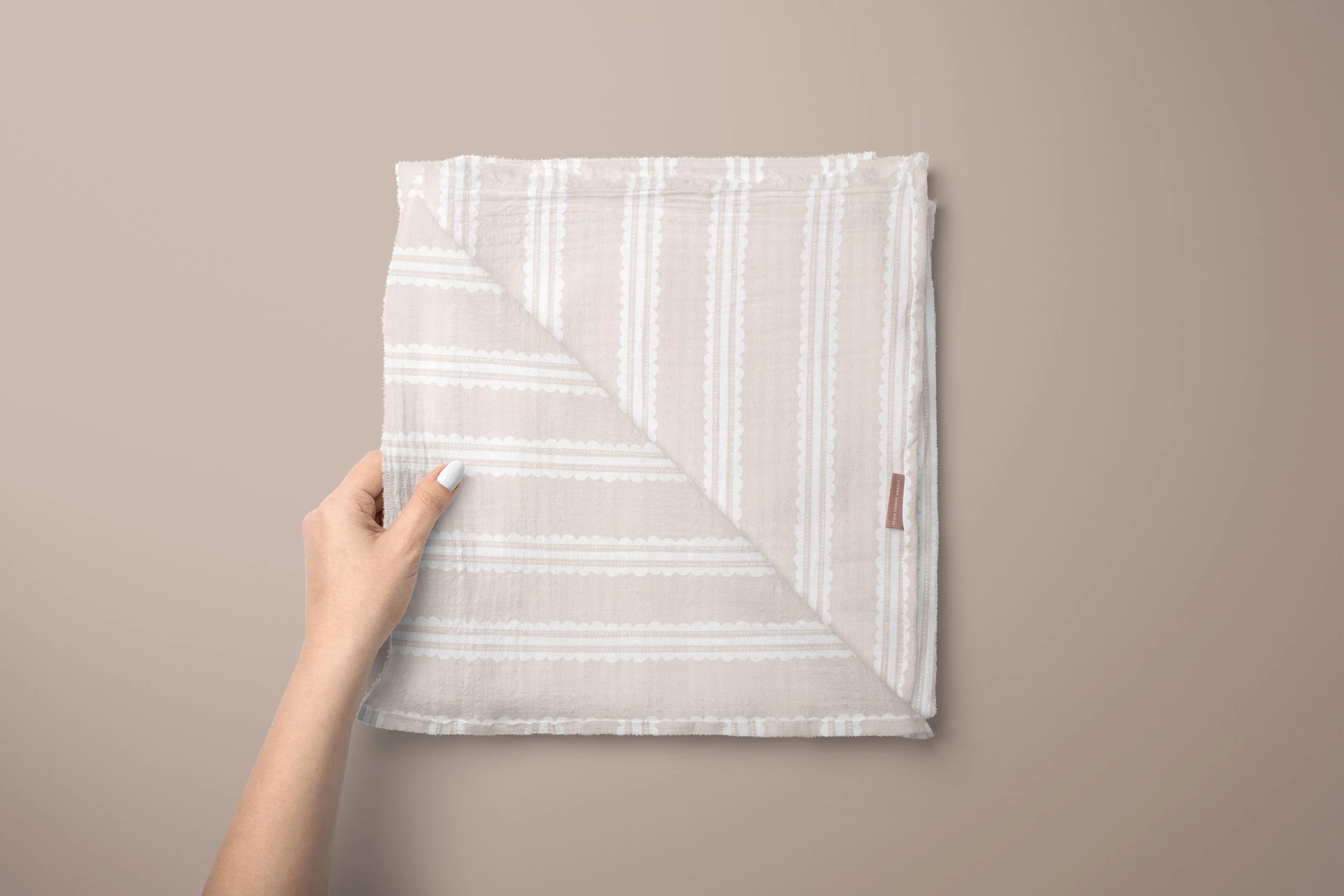 pink_scallop_blanket.jpg