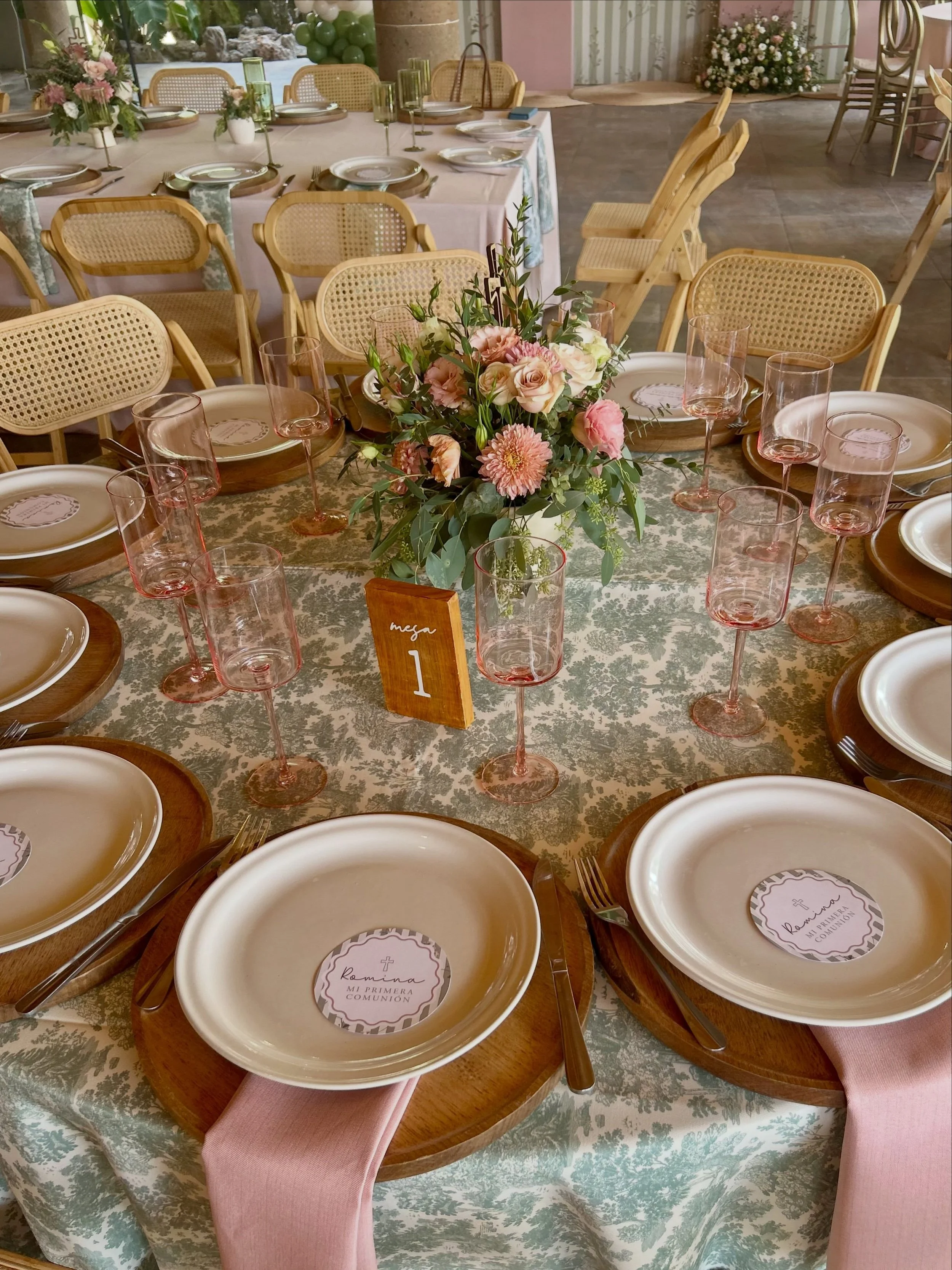&bull;P R I M E R A  C O M U N I O N  R O M I &bull;🕊️
 Un d&iacute;a lleno de amor y momentos bonitos #happydaygdl #happydayeventos #eventosgdl #primeracomunion