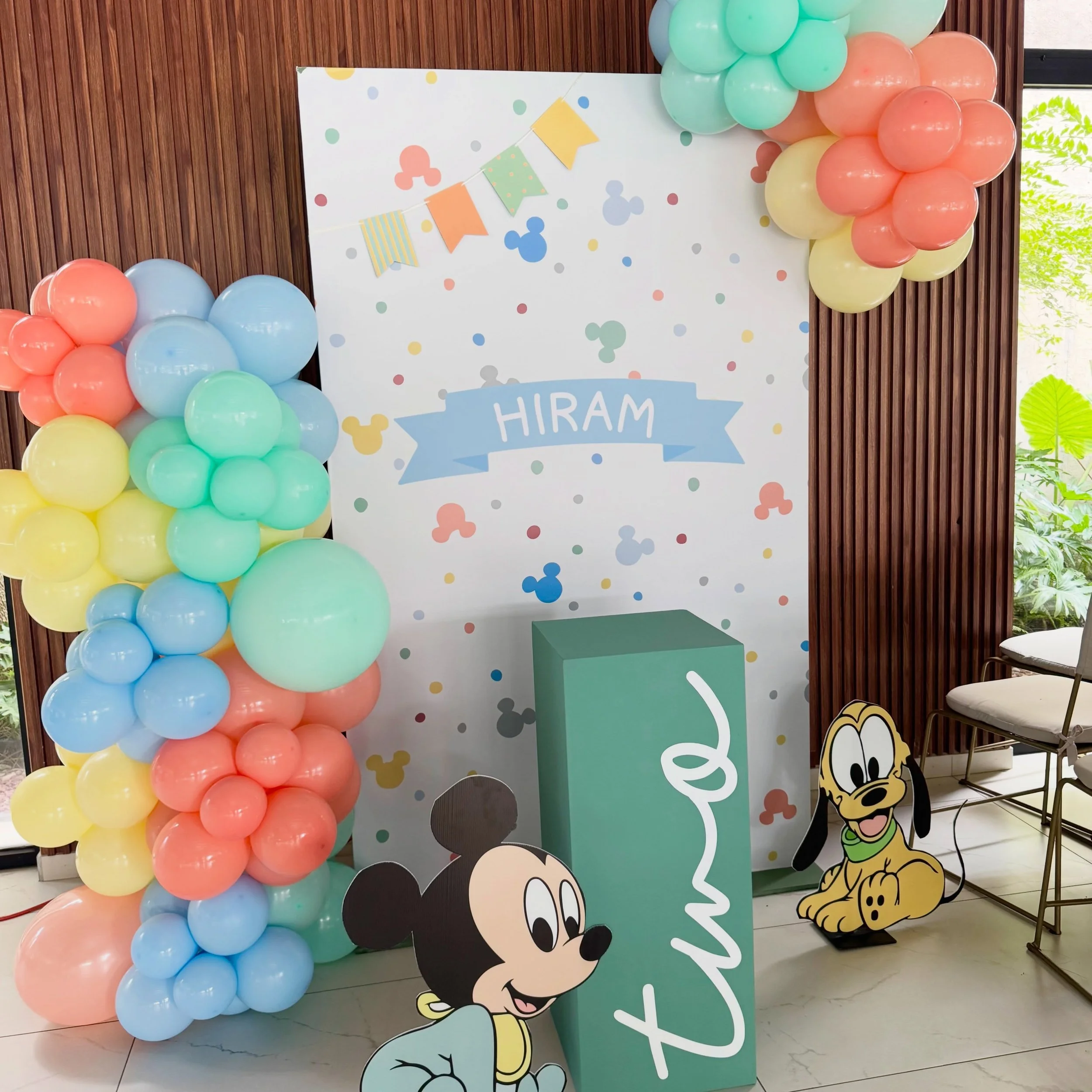 &bull;H I R A M 2&bull; 🧡🩵
Que deco tan m&aacute;s tierna para el cumplea&ntilde;os de Hiram #twobirthday #twoparty #mickeyparty #happydaygdl