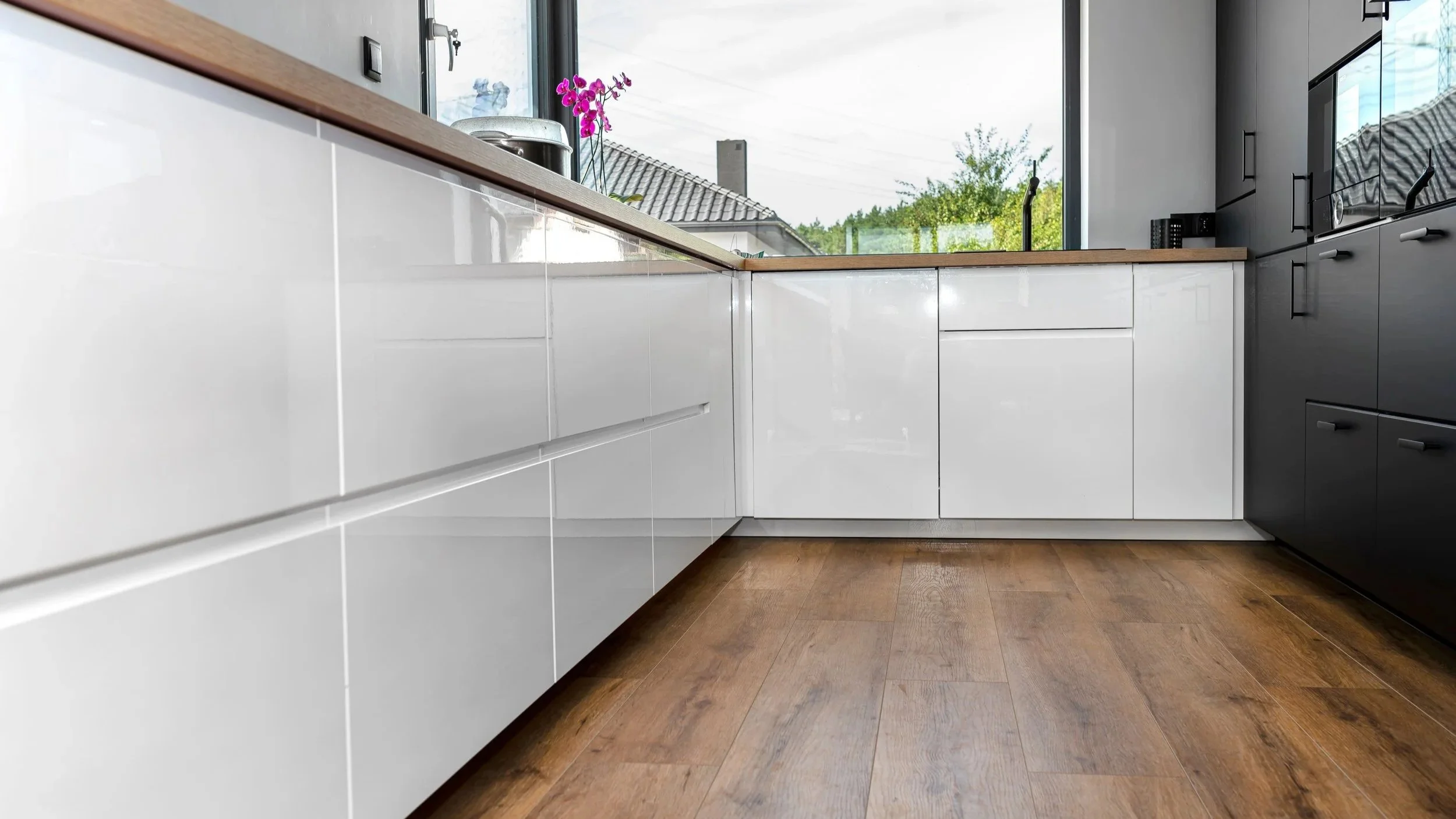 Luxury Vinyl Plank Flooring Is Redefining Waterproof Style des plaines scharm floor covering floor solutions