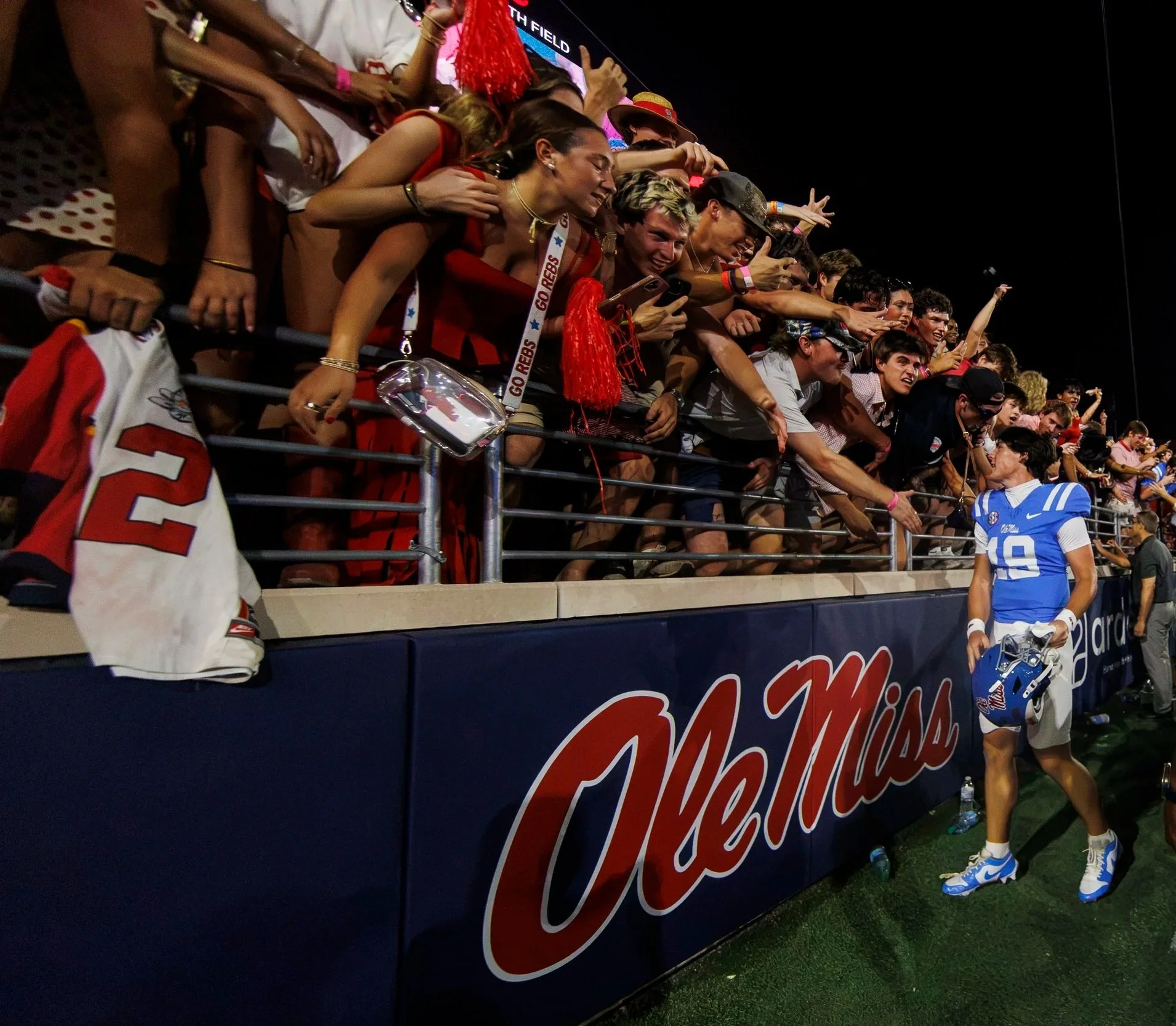 20260919_FB_LSU_CF_5086.jpg