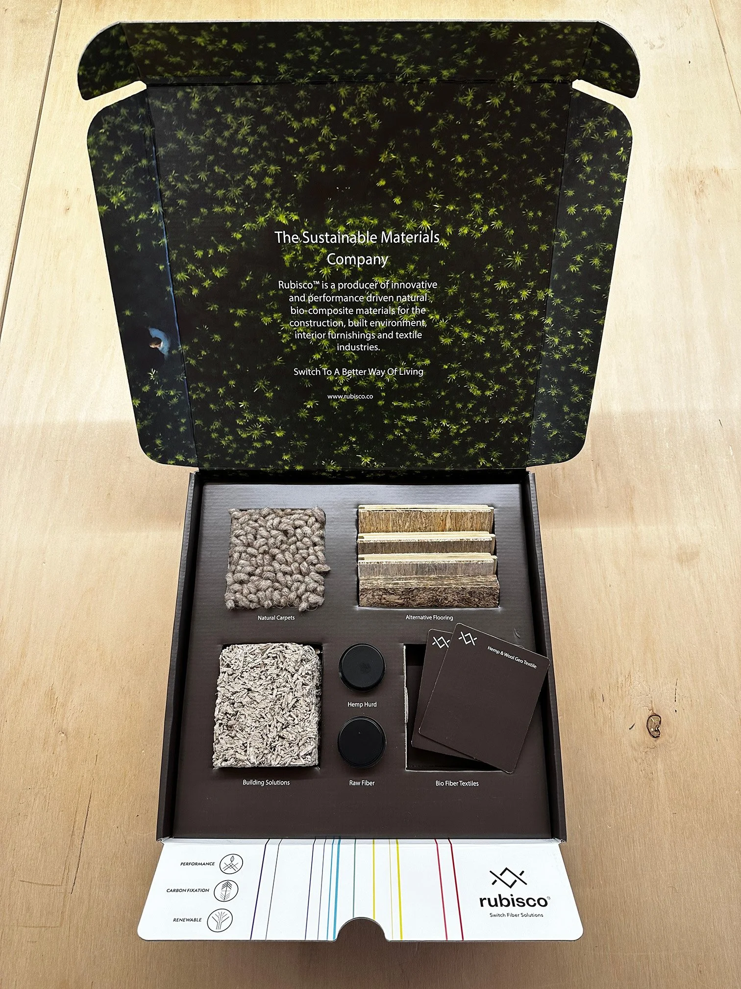 virtuo-rubisco-brand-packaging-mockup-01.jpg