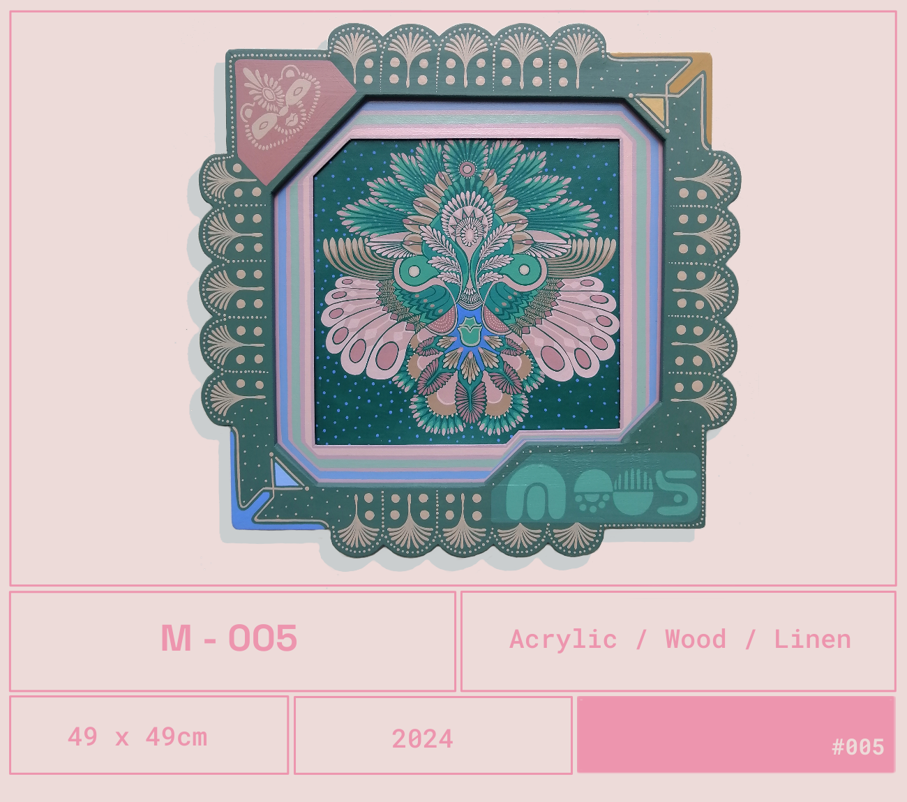 Arte en madera estilo abstracto con formas de mariposas y elementos decorativos en colores pastel y tonos verdes, con marcos geométricos y detalles culturales.