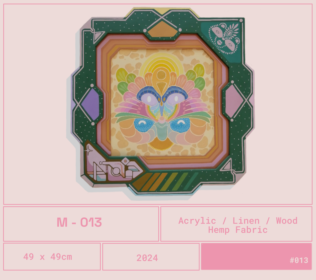 Cuadro de arte con forma rectangular decorativa que muestra una mariposa colorida, rodeada de patrones florales y formas abstractas en tonos pastel y colores vivos. Tiene un marco decorativo con detalles geométricos en colores oscuros, verdes y lilas.