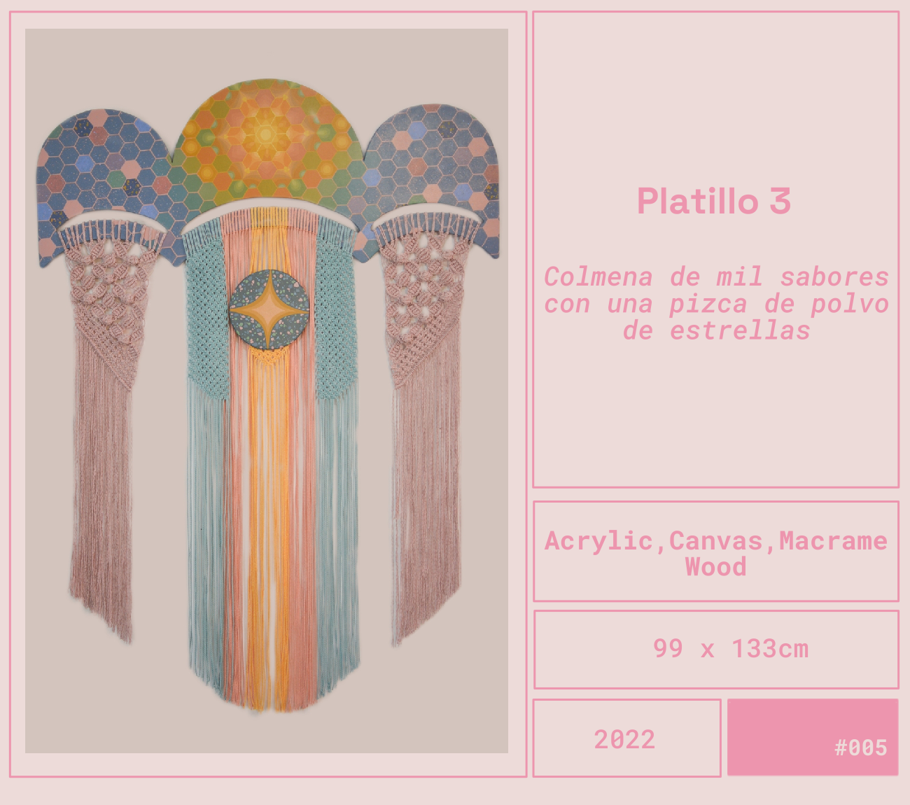 Obra del artista Mexicano Curiot Tlalpazotl. Arte de pared con formas geométricas y tapices de cuerda en tonos pastel con diseño de estrellas y hexágonos. Cocina Collection