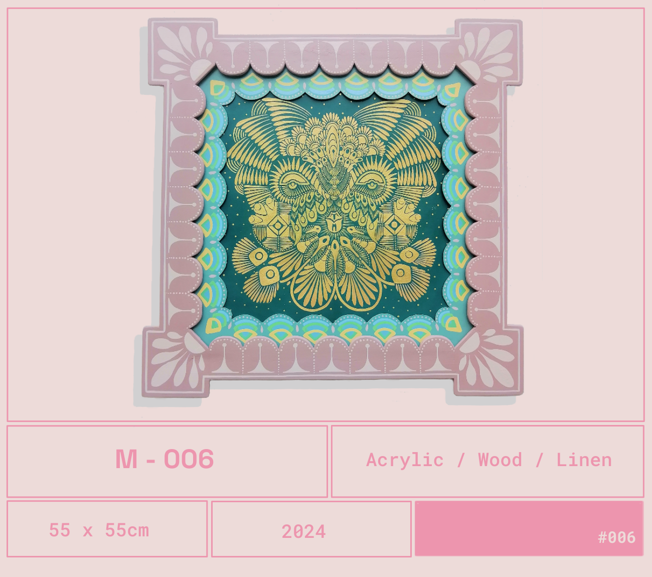 Obra del artista Mexicano Curiot Tlalpazotl. Cuadro decorativo con diseño de búho en tonos dorados y verdes, con marco de bordes ornamentados en rosa y detalles en azul, en formato cuadrado de 55x55 cm.